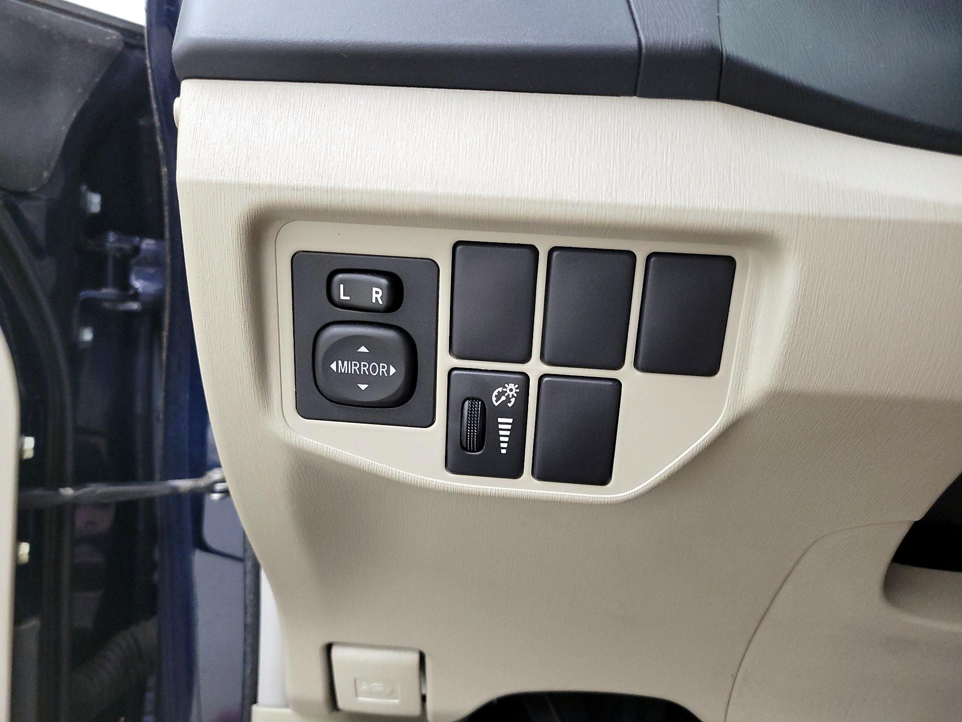 Thumbnail: 2015 Toyota Prius - 13