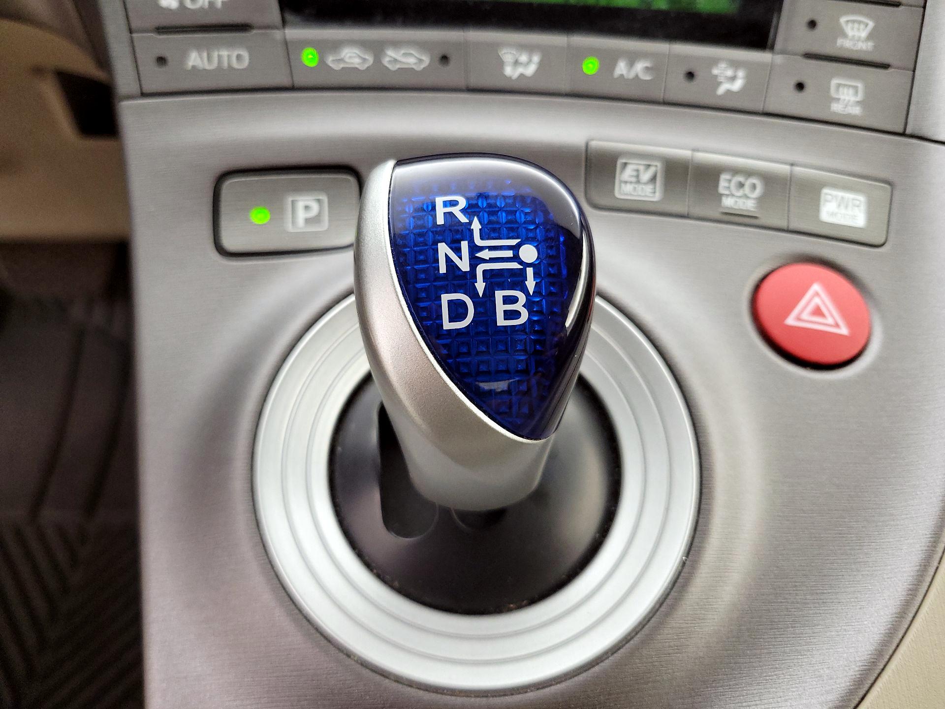 Thumbnail: 2015 Toyota Prius - 18