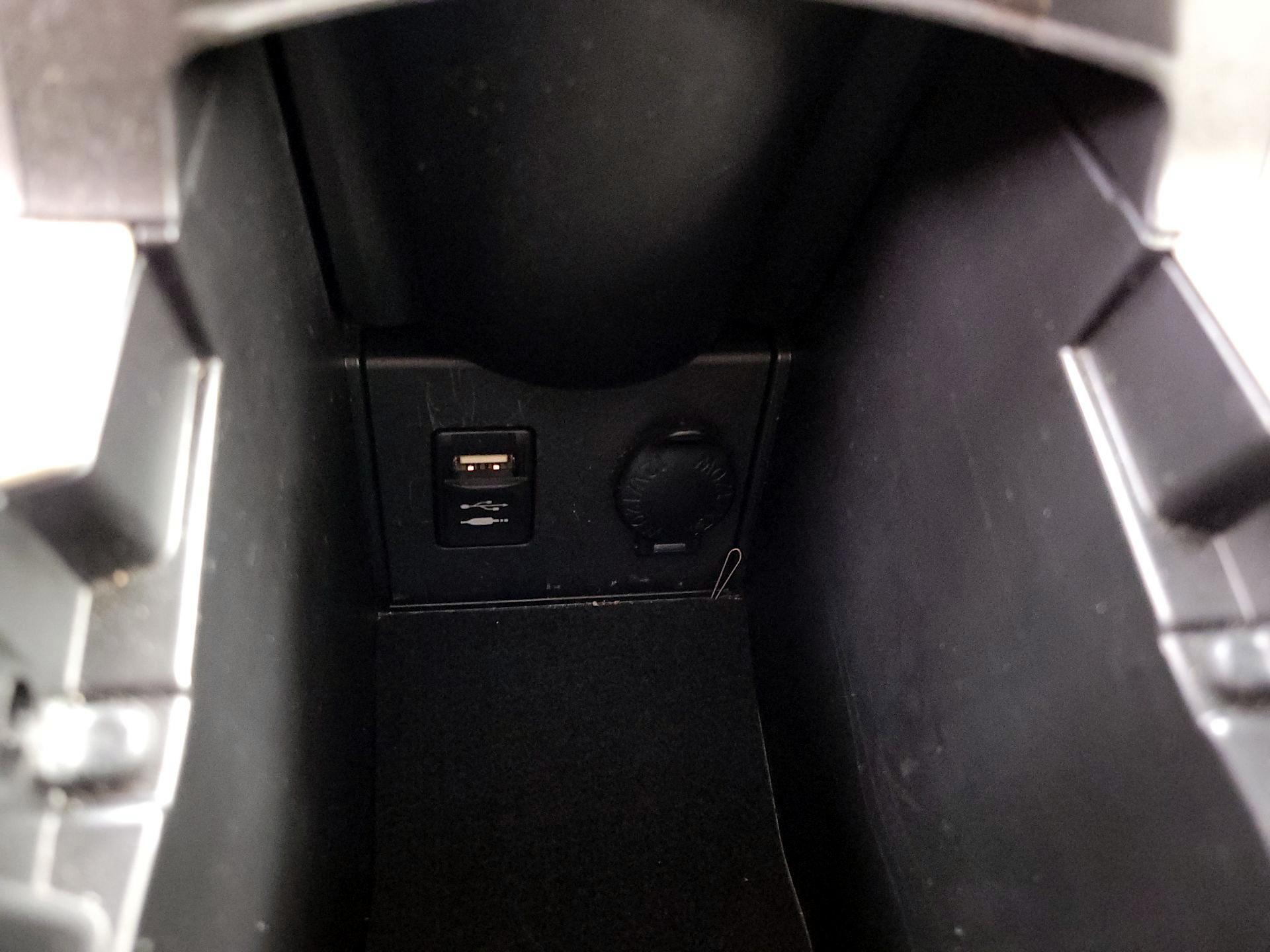 Thumbnail: 2015 Toyota Prius - 19