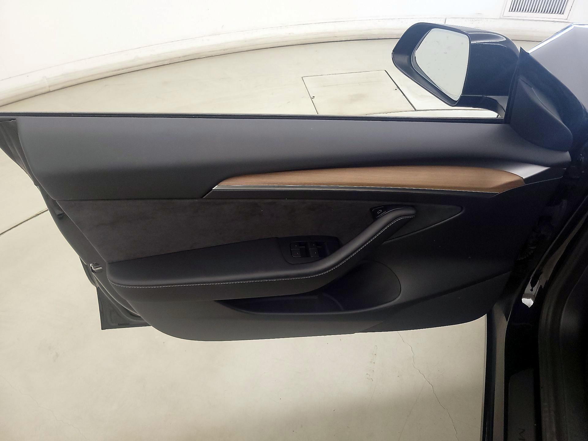 Thumbnail: 2021 Tesla Model 3 - 12
