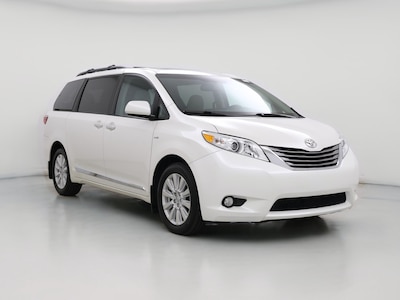 White 2017 Toyota Sienna XLE