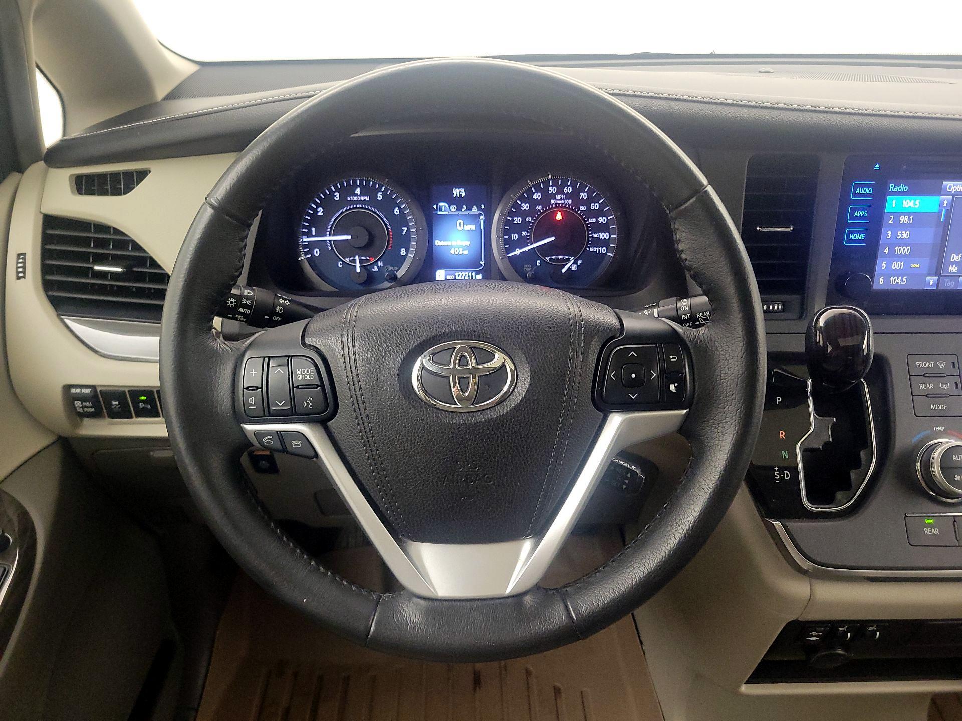 Thumbnail: 2017 Toyota Sienna - 10