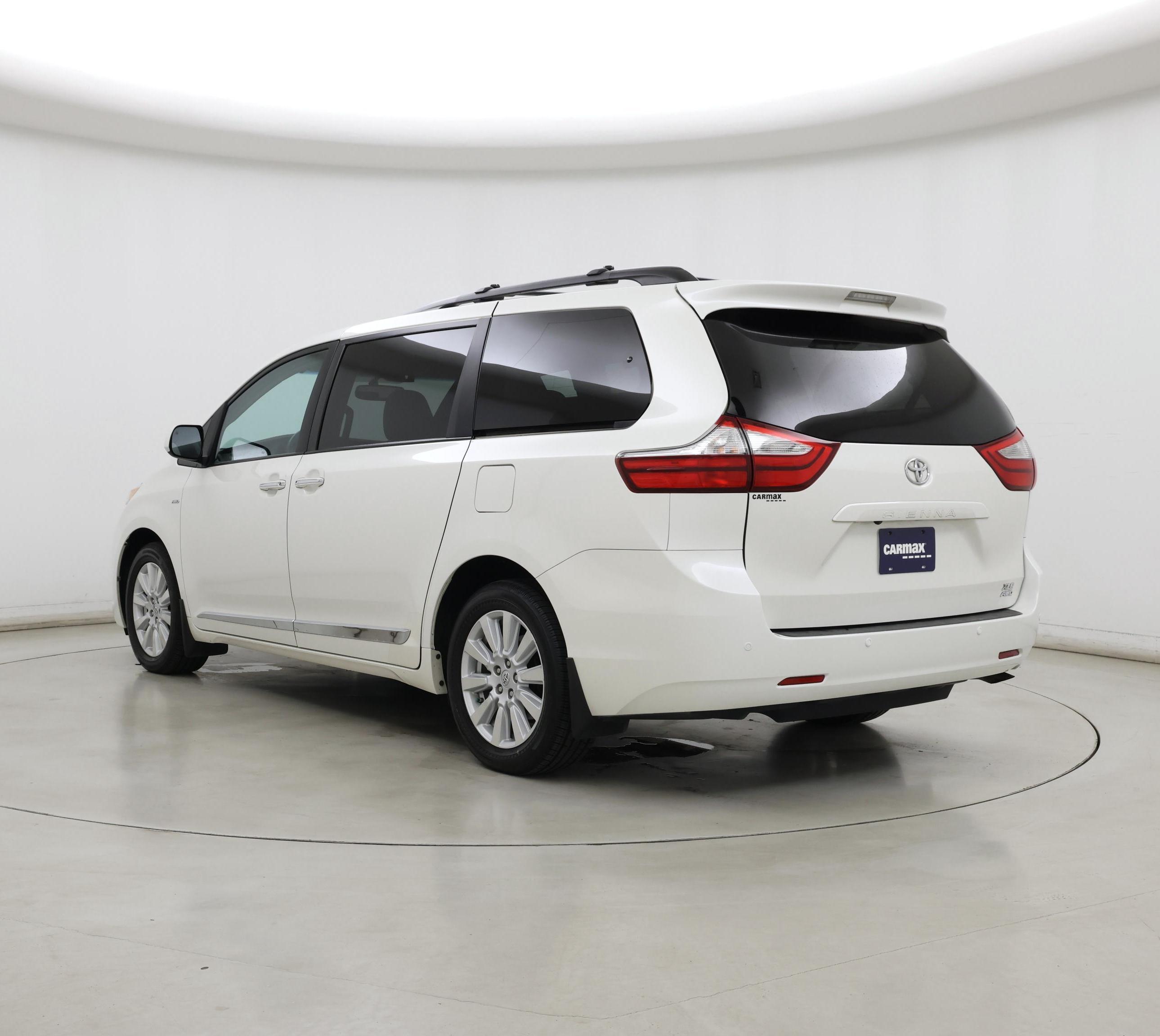 Thumbnail: 2017 Toyota Sienna - 2