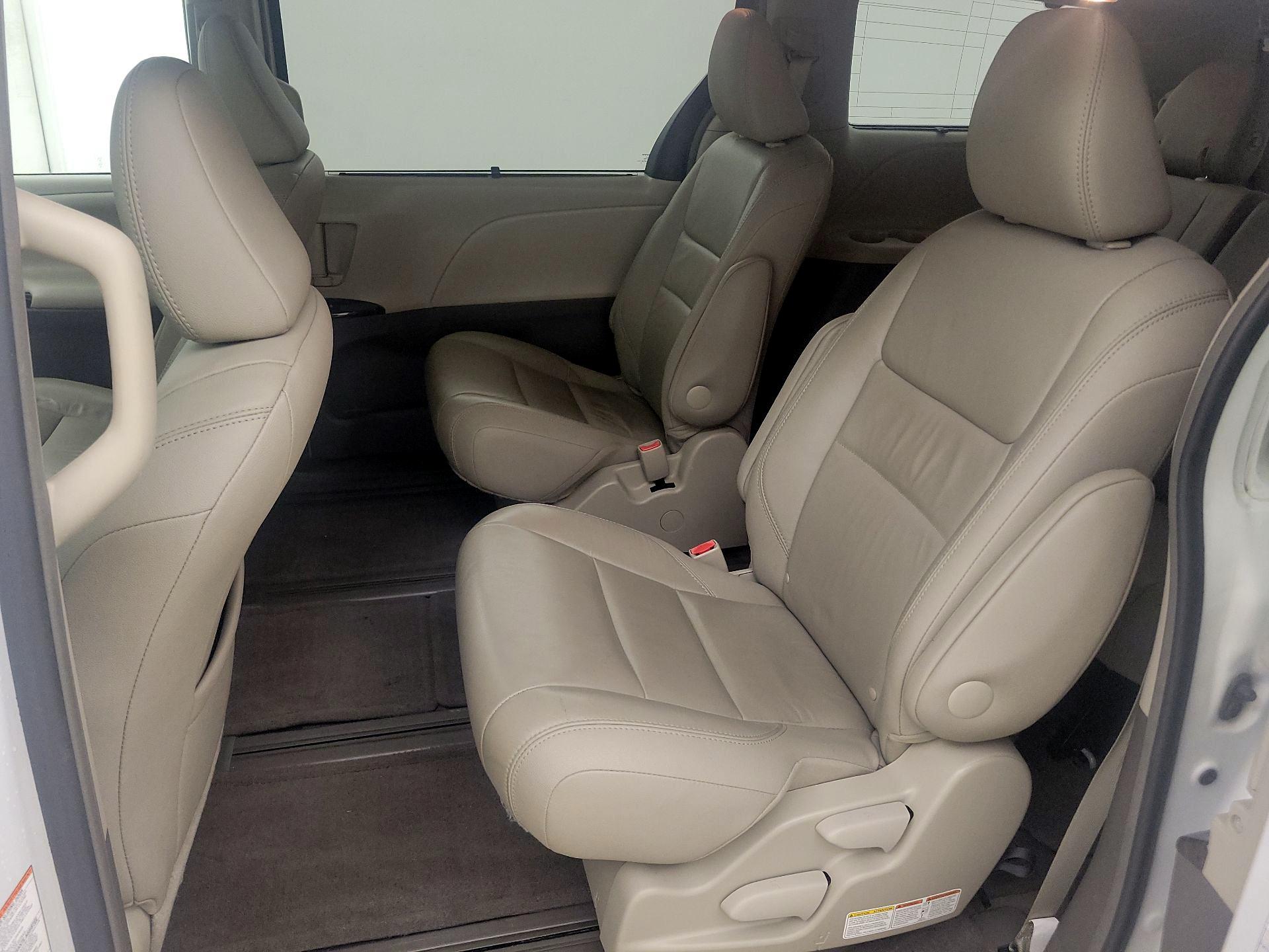 Thumbnail: 2017 Toyota Sienna - 20