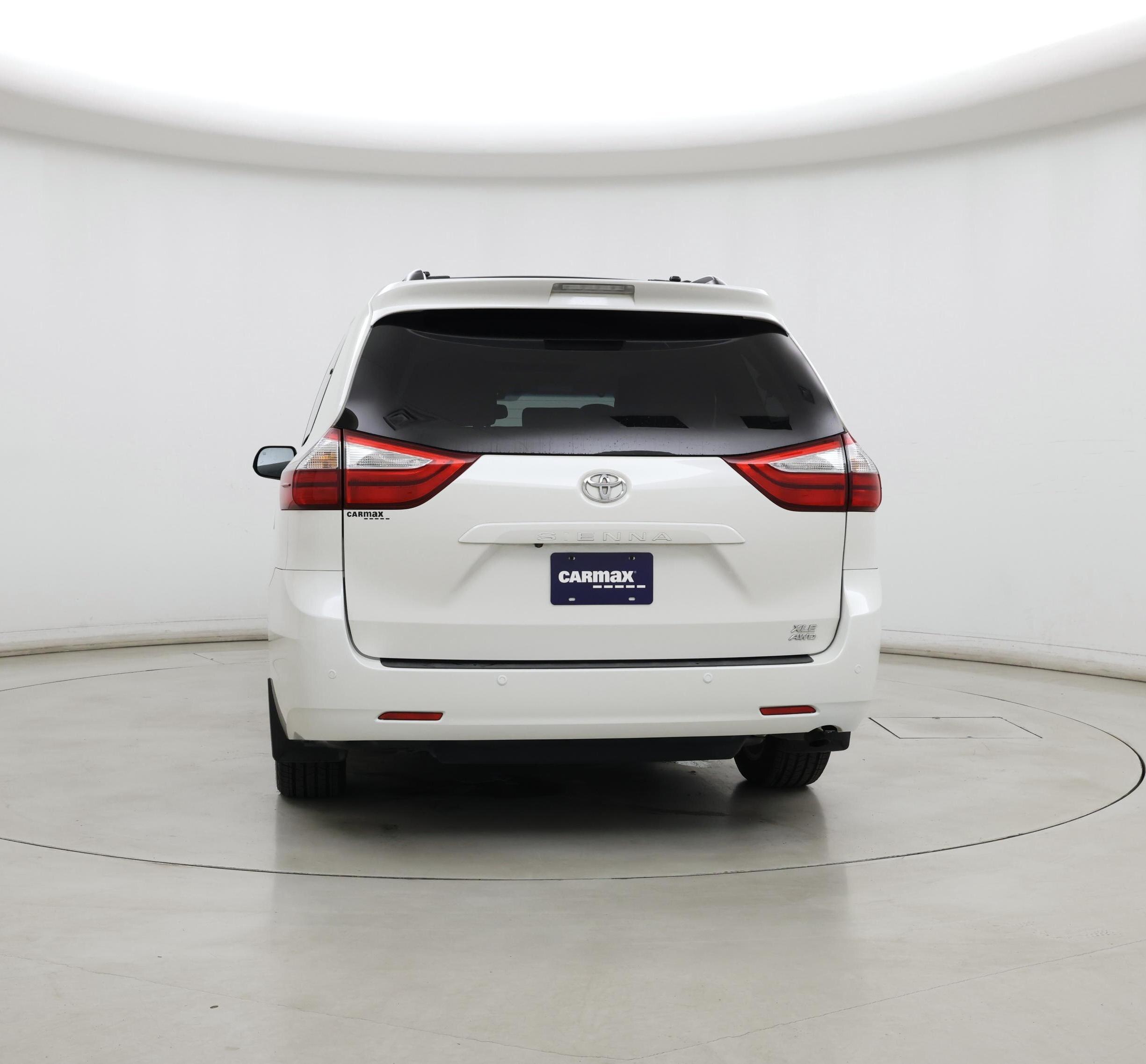 Thumbnail: 2017 Toyota Sienna - 6