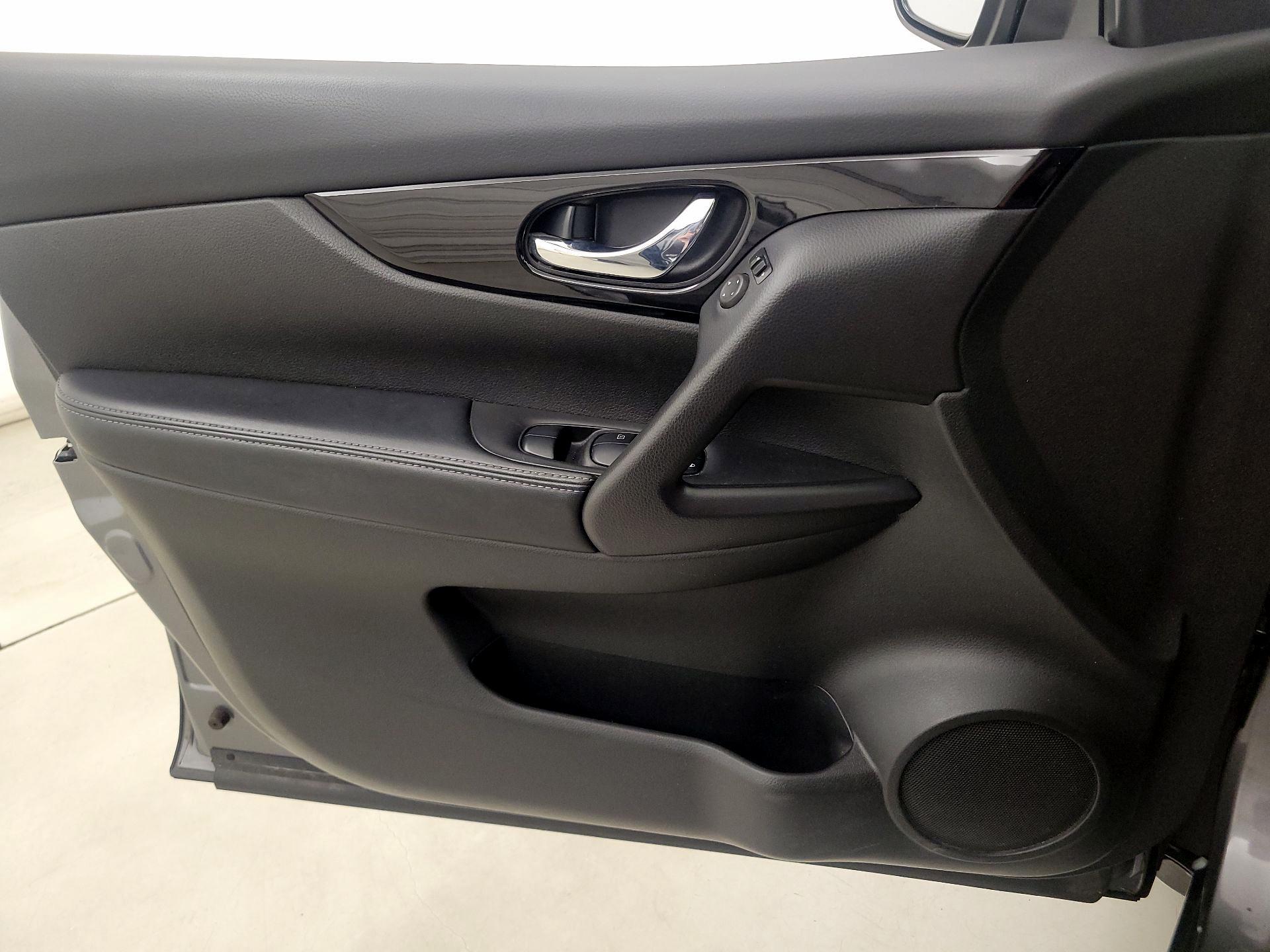 Thumbnail: 2019 Nissan Rogue Sport - 12
