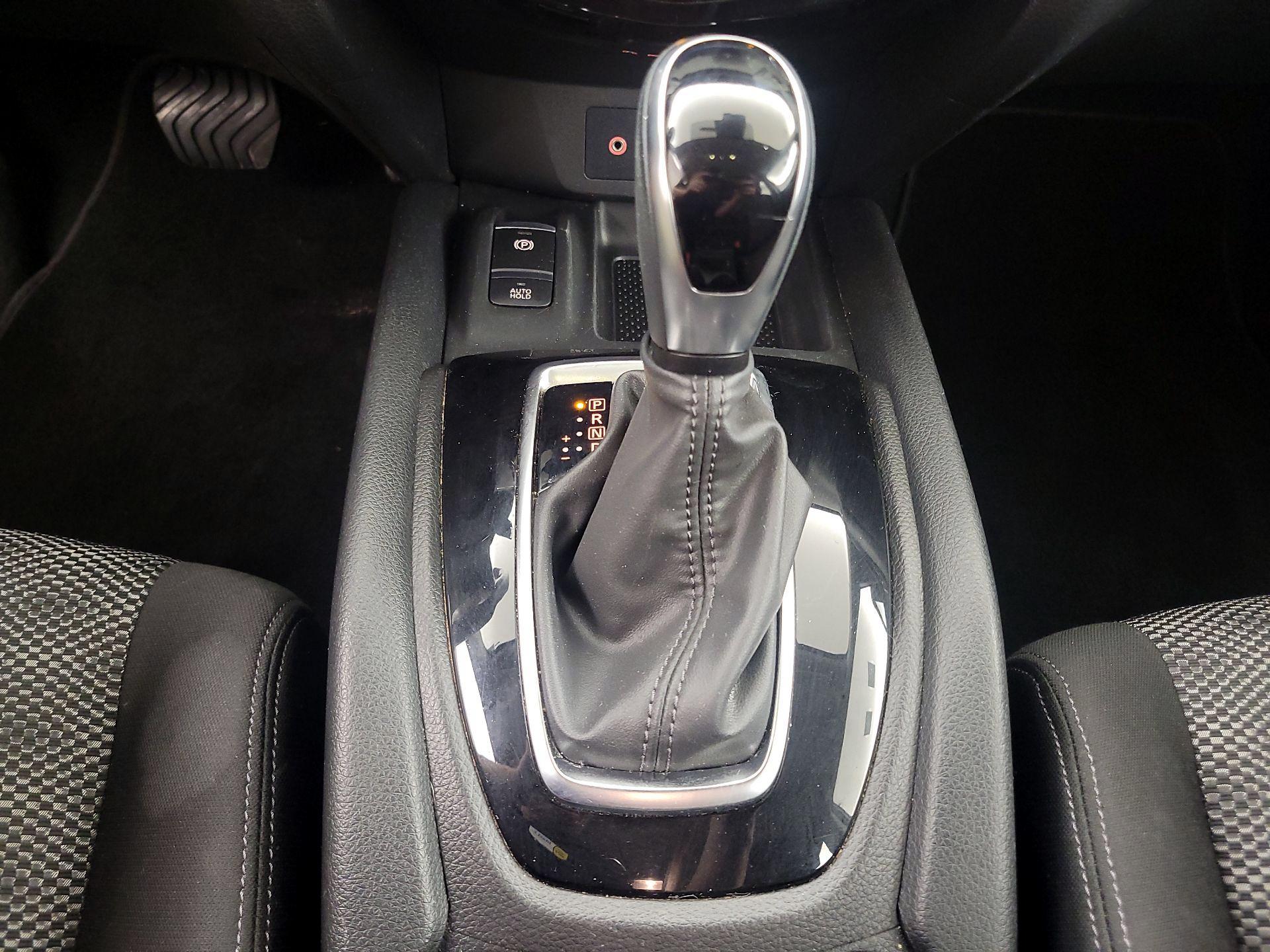 Thumbnail: 2019 Nissan Rogue Sport - 18