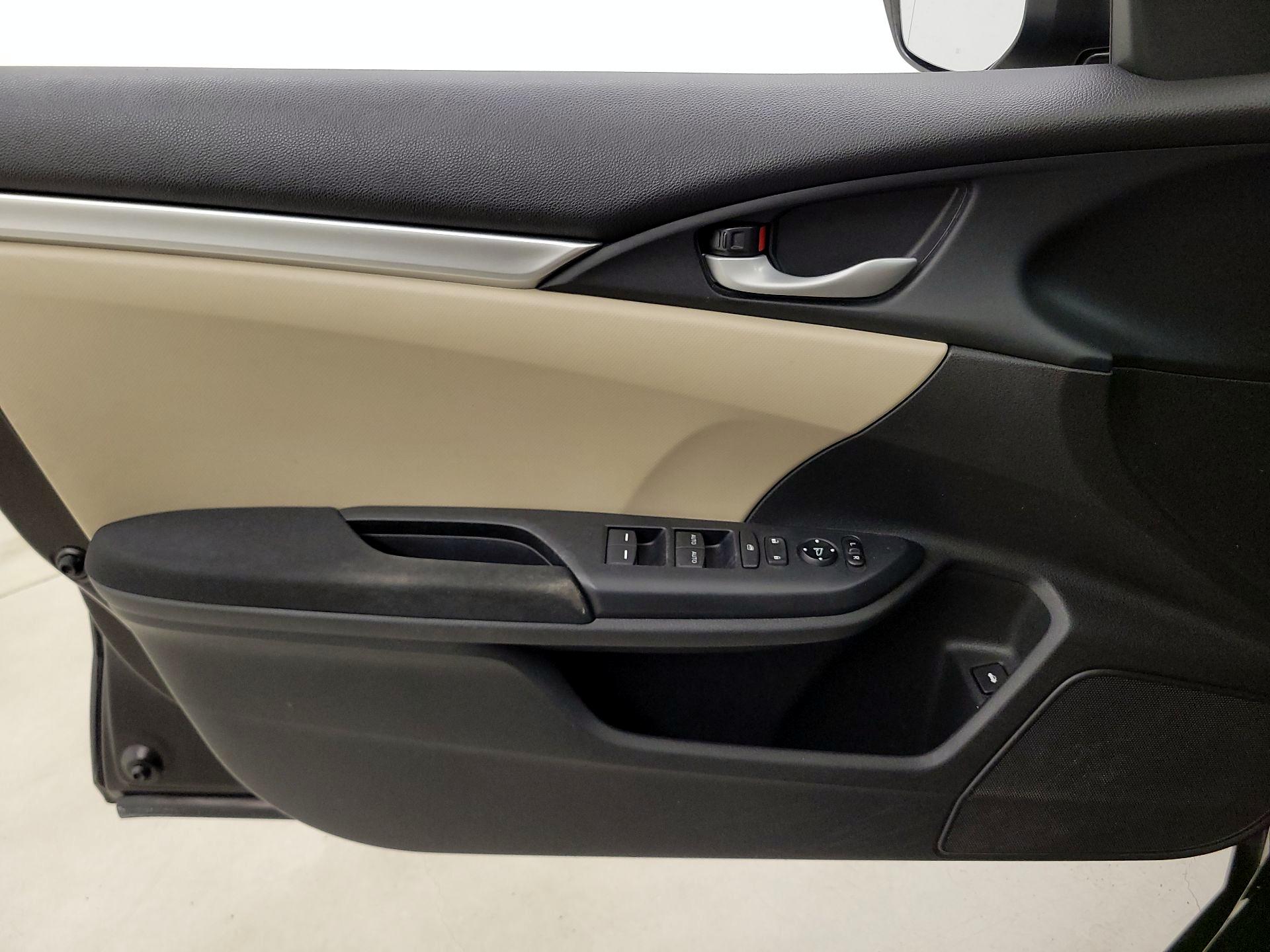 Thumbnail: 2016 Honda Civic - 12