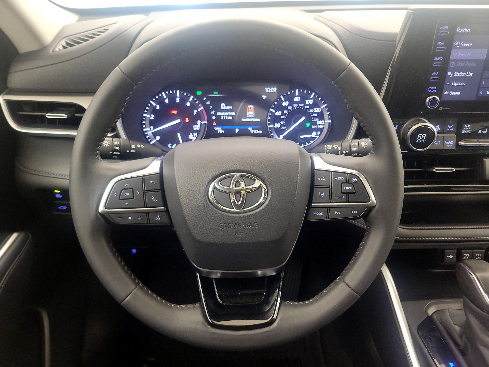 Thumbnail: 2020 Toyota Highlander - 10