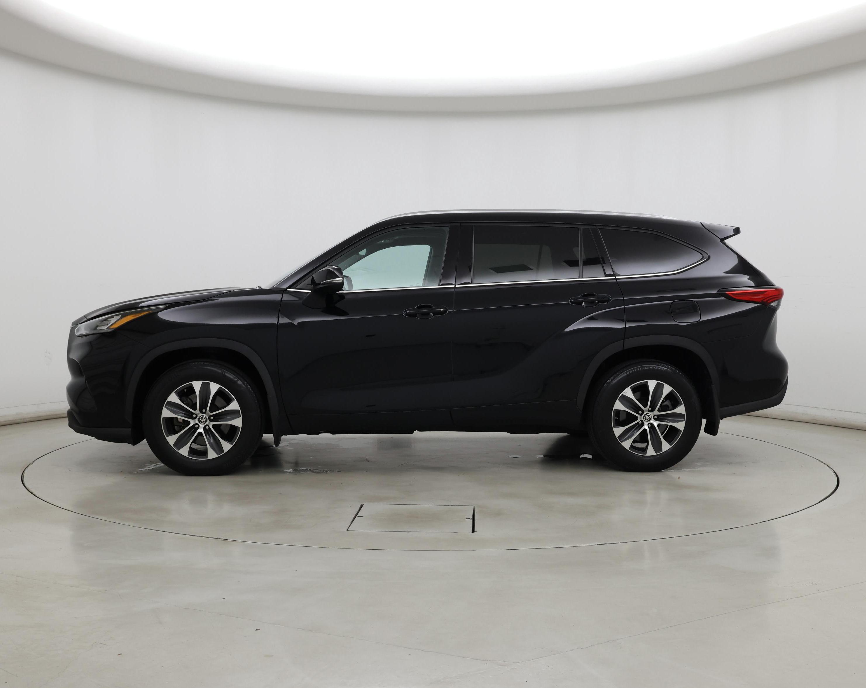 Thumbnail: 2020 Toyota Highlander - 3
