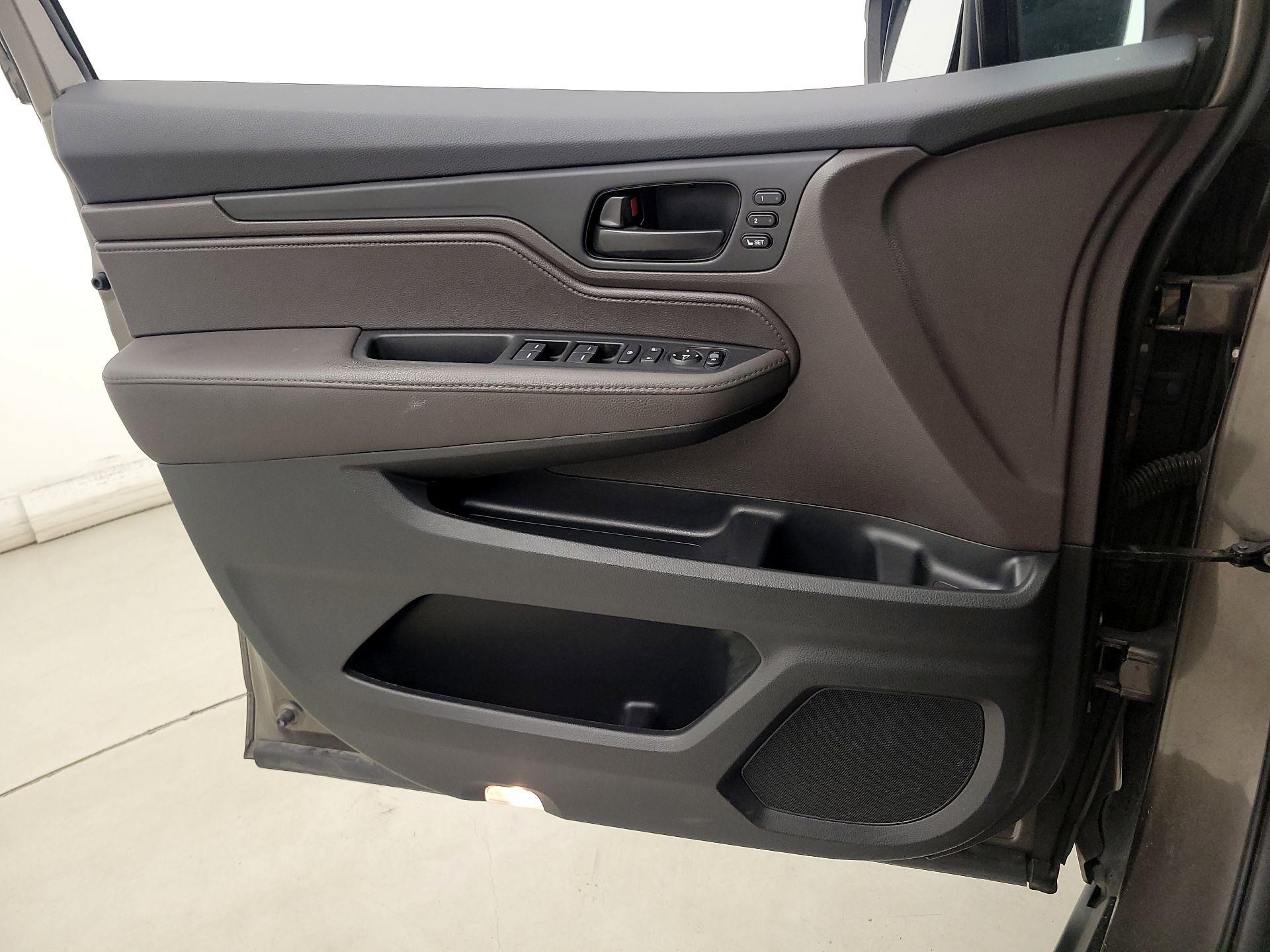 Thumbnail: 2019 Honda Odyssey - 12