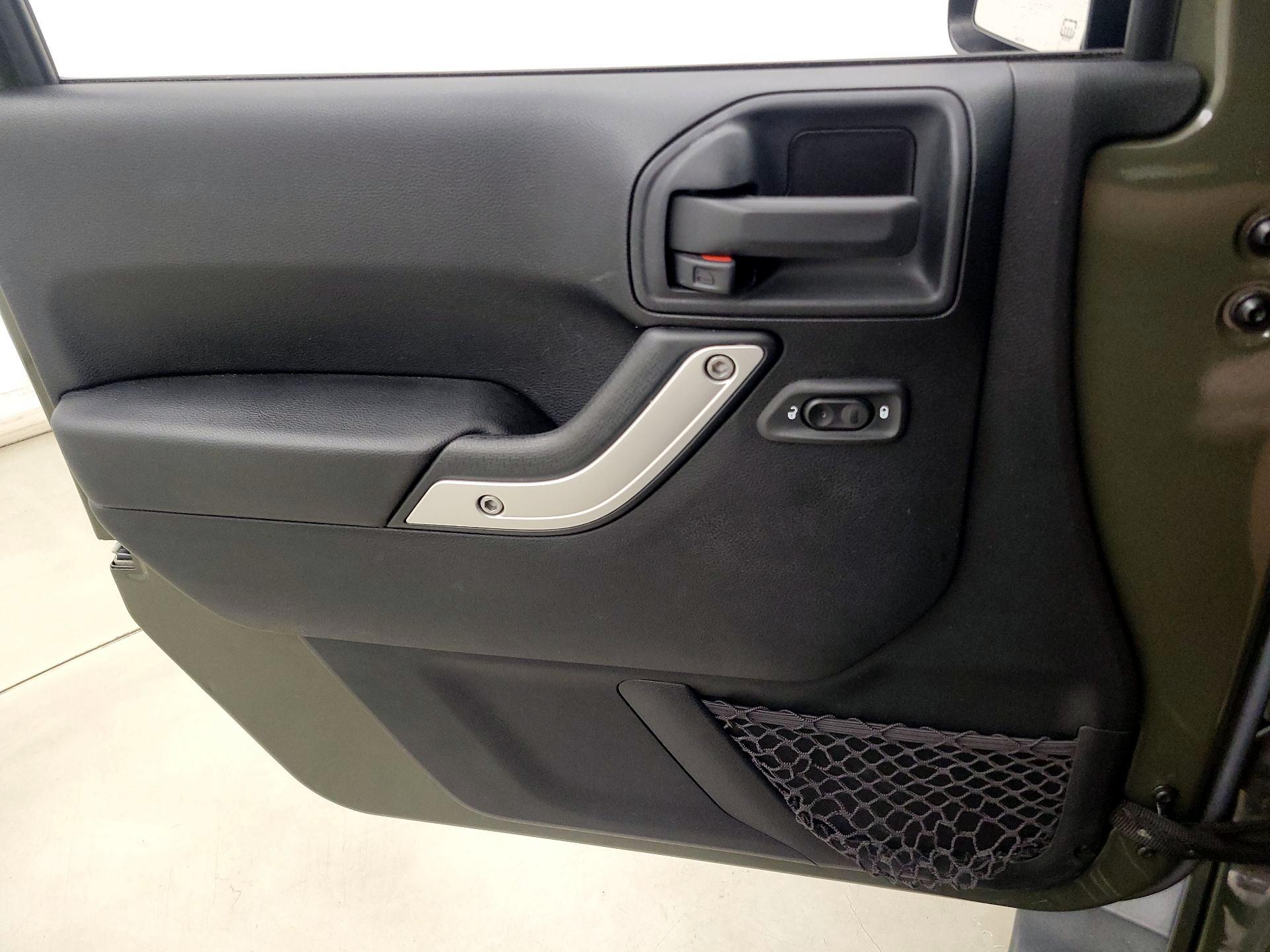 Thumbnail: 2016 Jeep Wrangler - 12