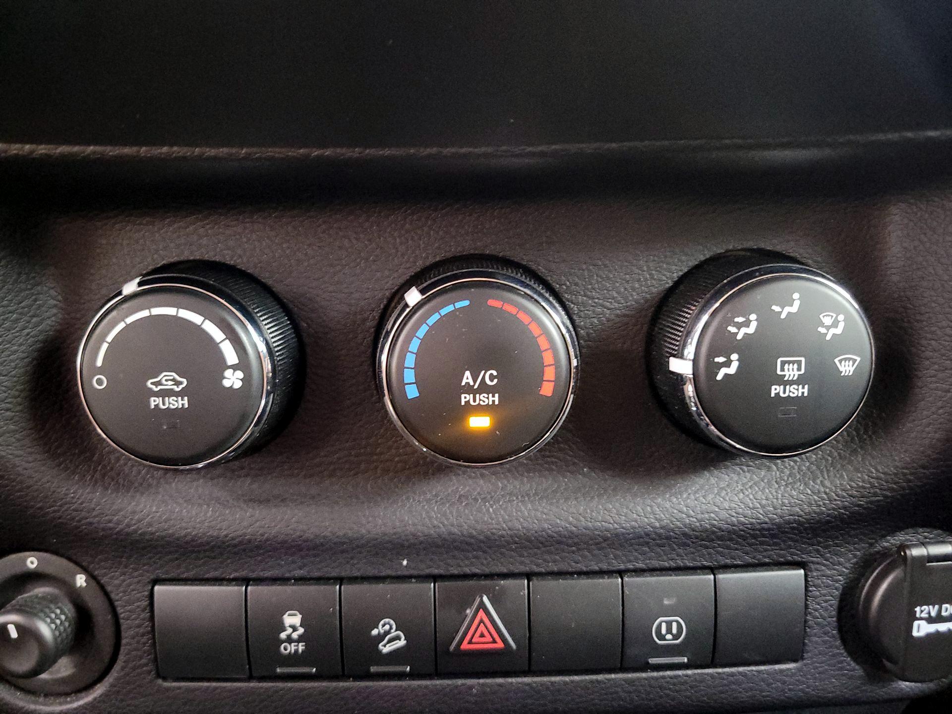 Thumbnail: 2016 Jeep Wrangler - 14
