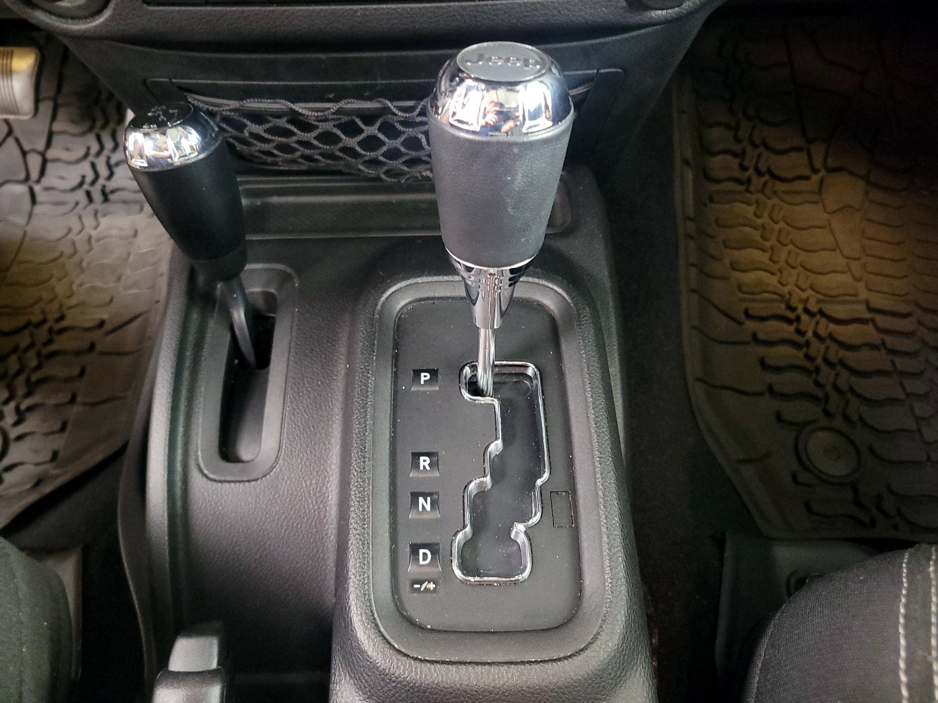 Thumbnail: 2016 Jeep Wrangler - 15