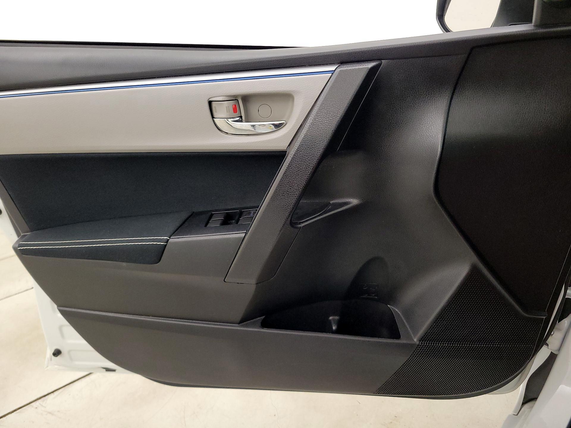 Thumbnail: 2016 Toyota Corolla - 12