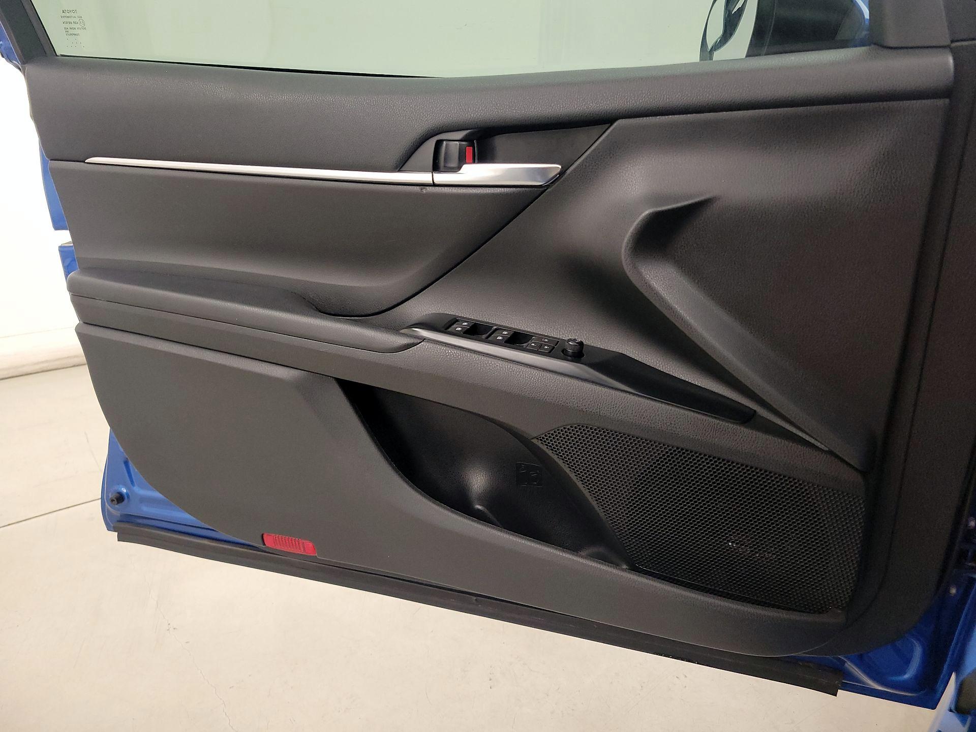 Thumbnail: 2020 Toyota Camry - 12