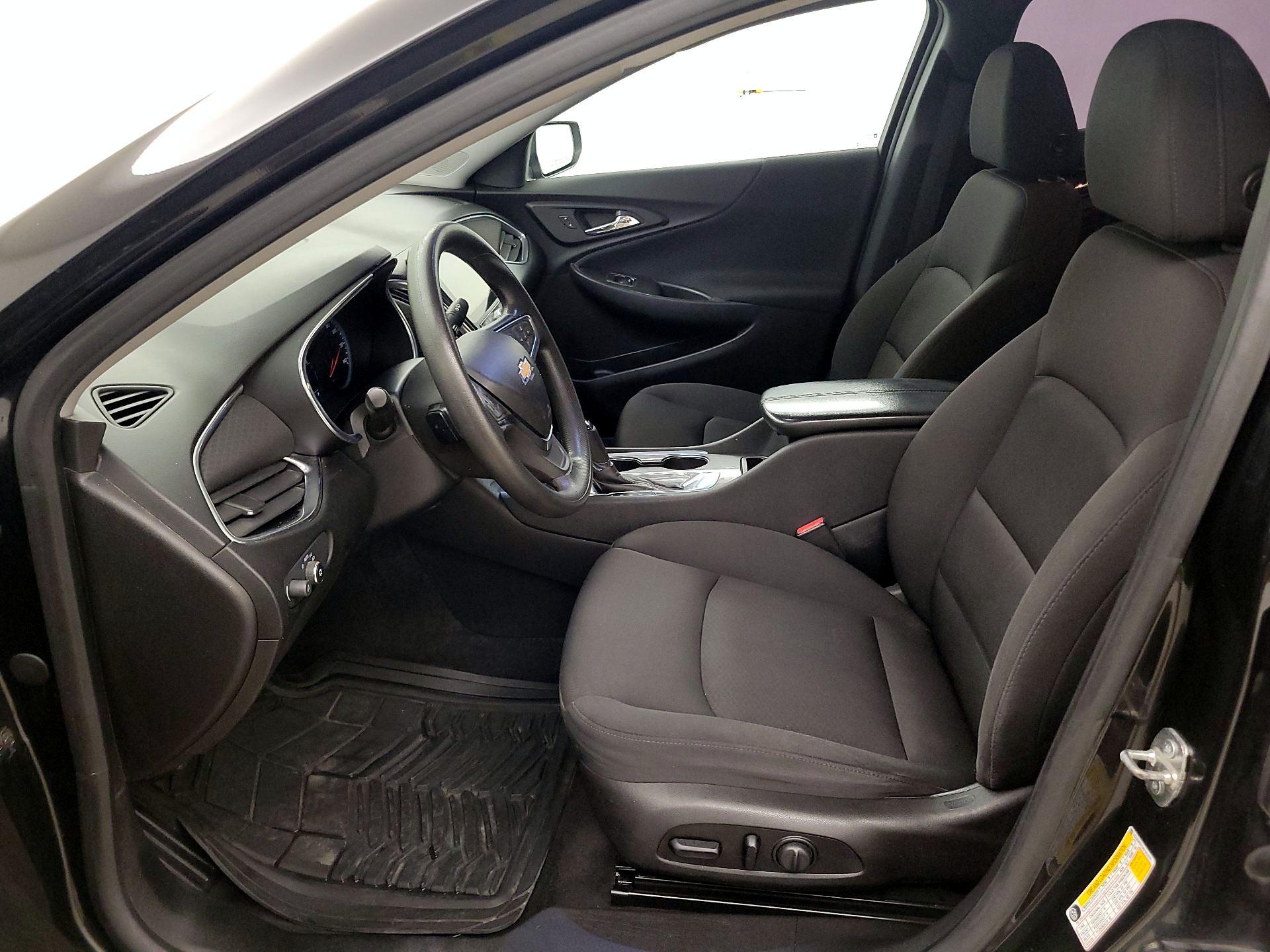 Thumbnail: 2019 Chevrolet Malibu - 11