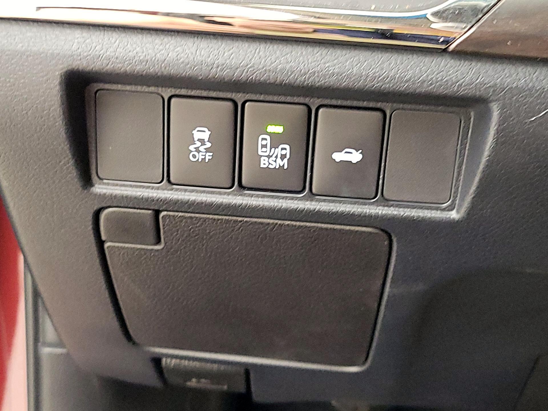 Thumbnail: 2016 Toyota Avalon - 13