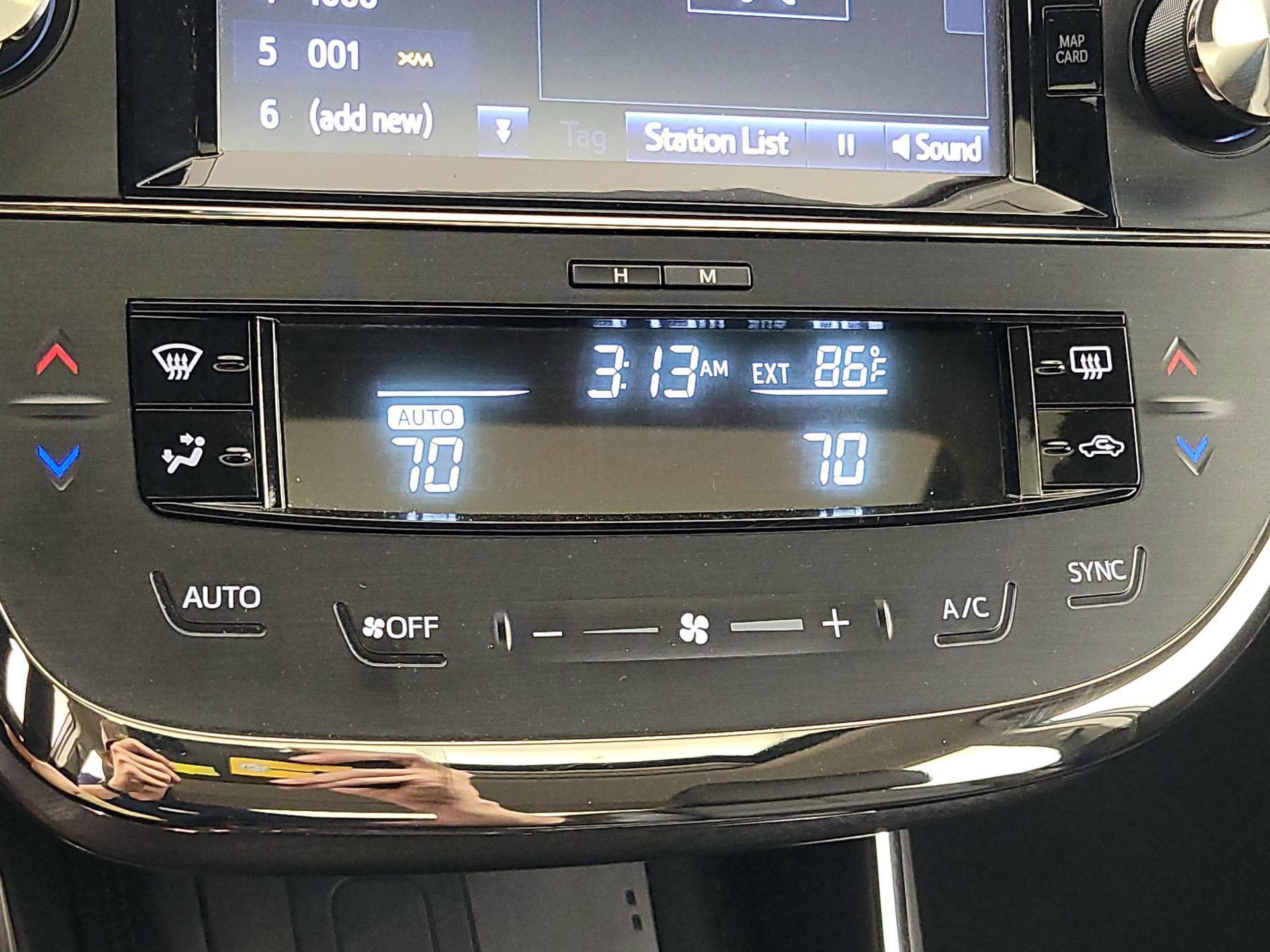 Thumbnail: 2016 Toyota Avalon - 17