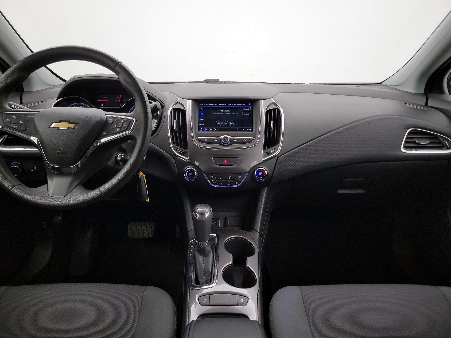 Thumbnail: 2019 Chevrolet Cruze - 9