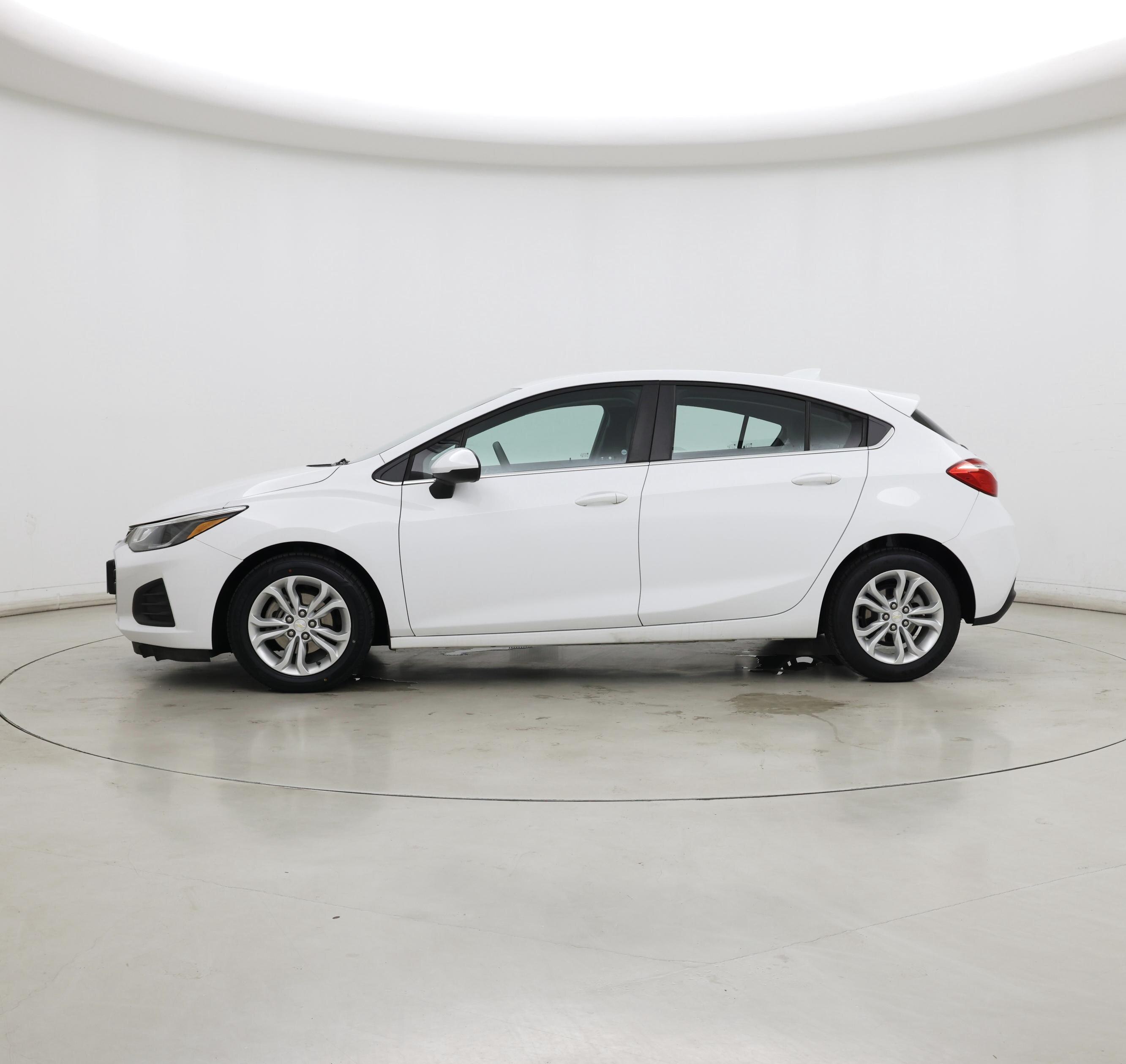 Thumbnail: 2019 Chevrolet Cruze - 3
