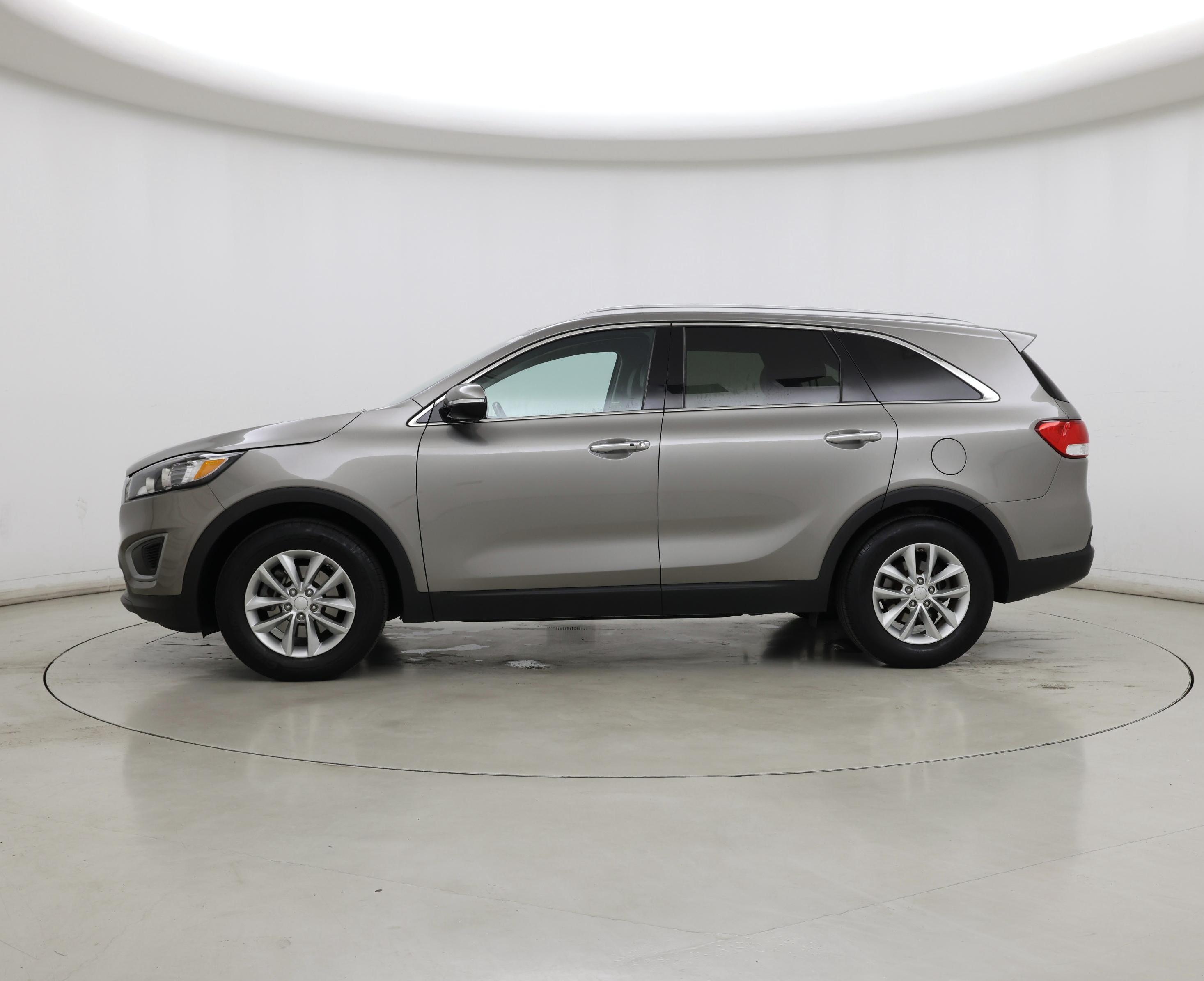 Thumbnail: 2017 Kia Sorento - 3