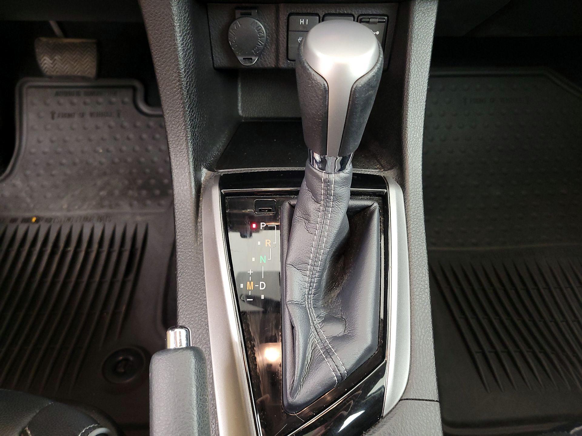Thumbnail: 2015 Toyota Corolla - 18