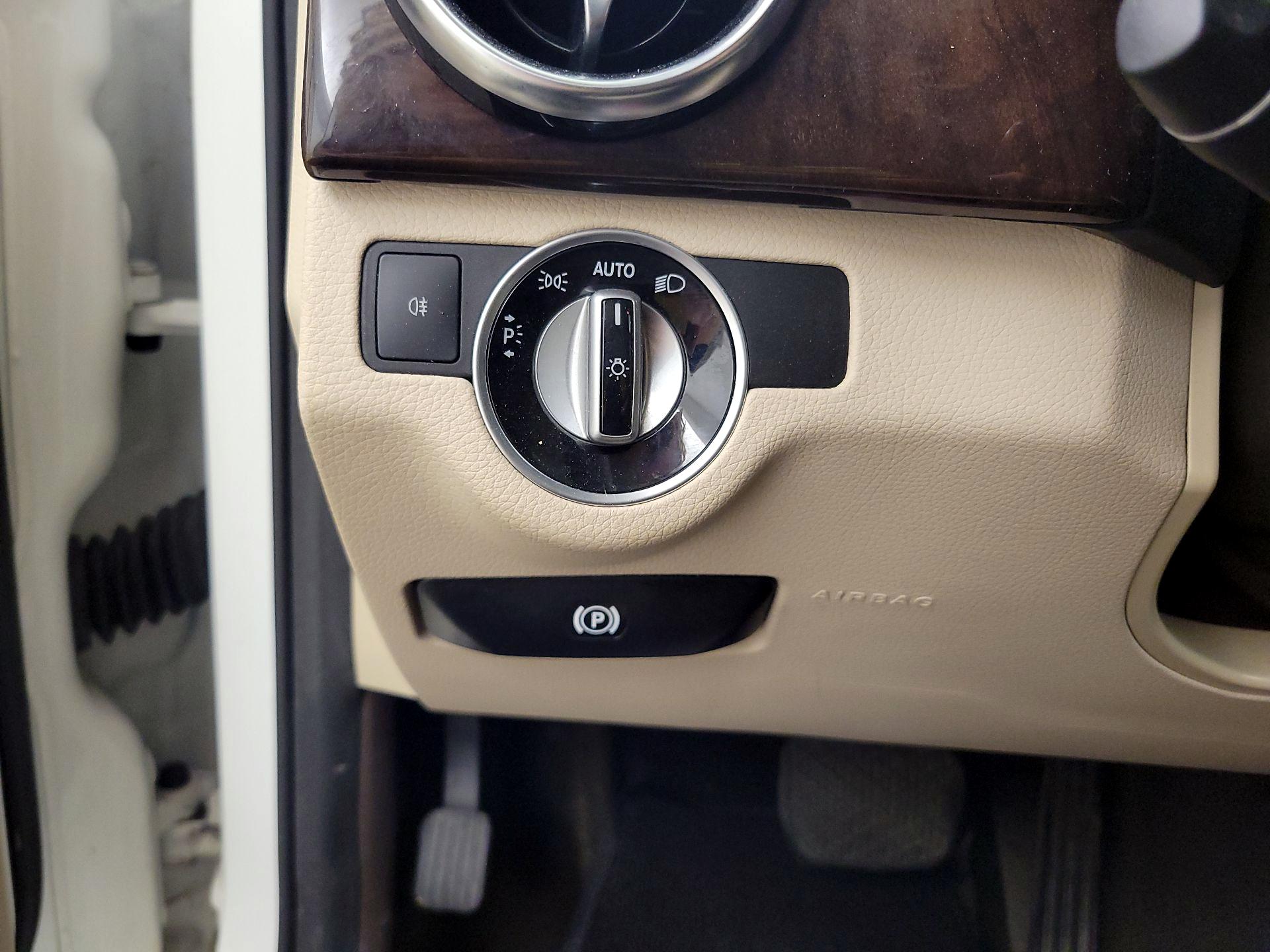 Thumbnail: 2015 Mercedes-Benz GLK - 13