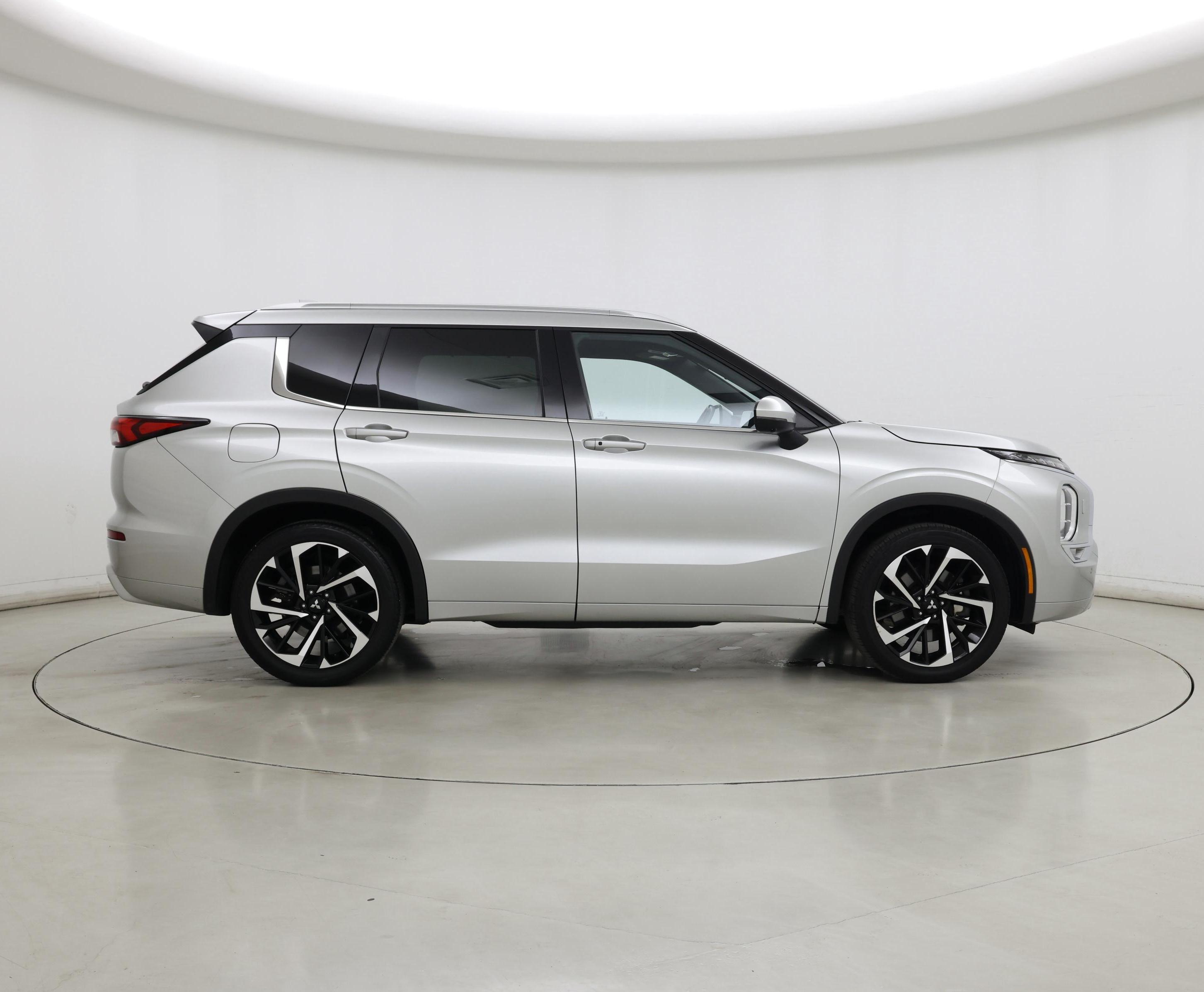 Thumbnail: 2022 Mitsubishi Outlander - 7