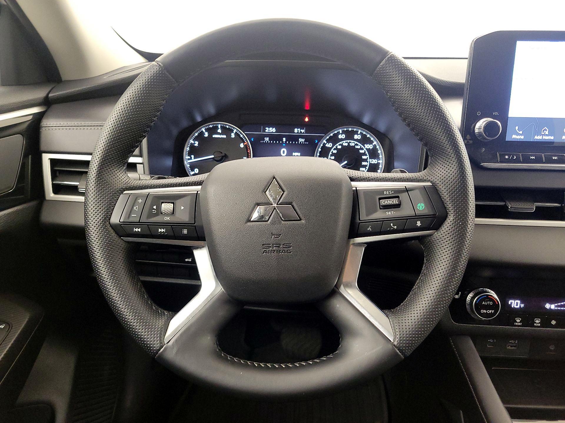 Thumbnail: 2024 Mitsubishi Outlander - 10