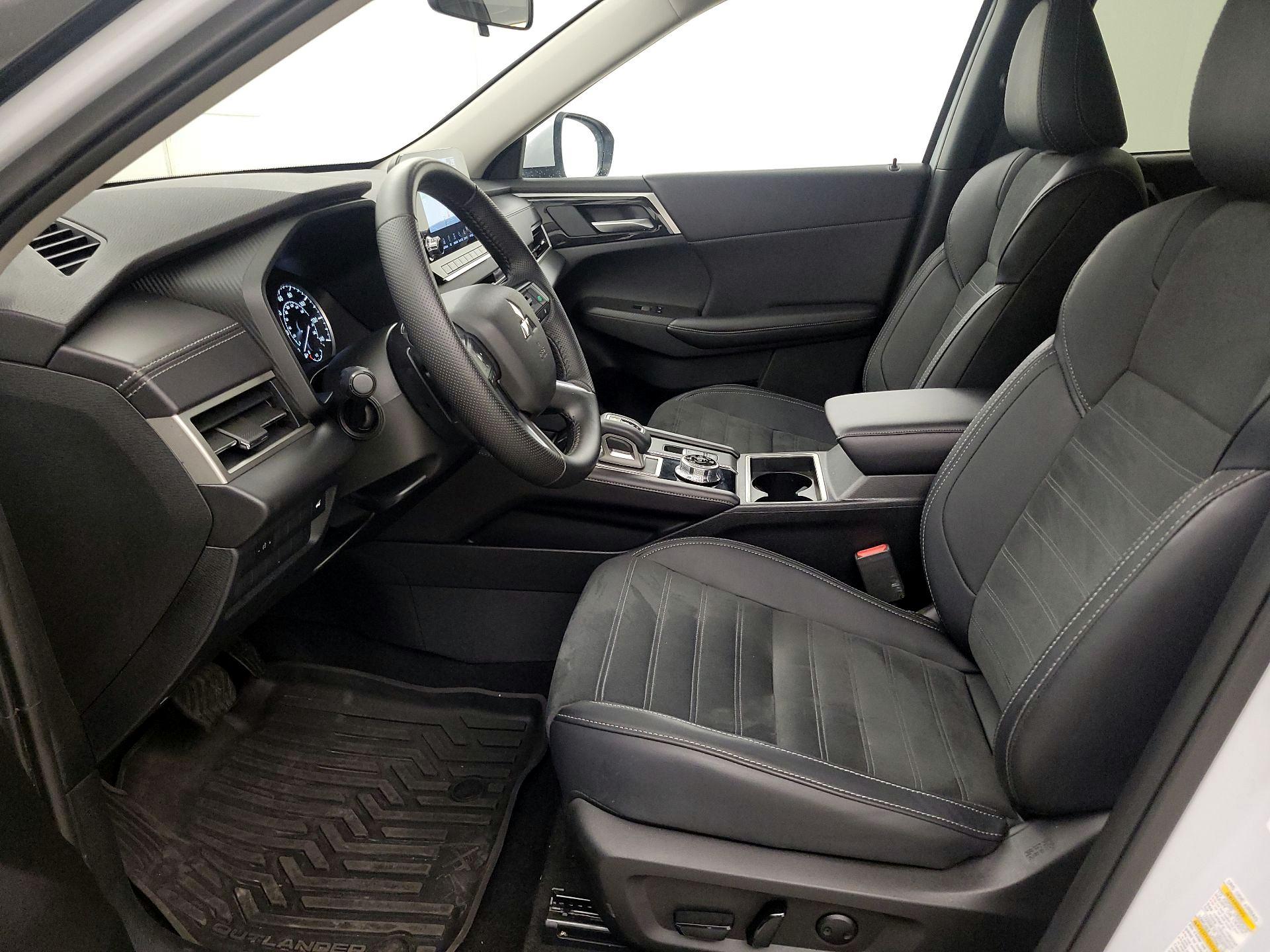 Thumbnail: 2024 Mitsubishi Outlander - 11