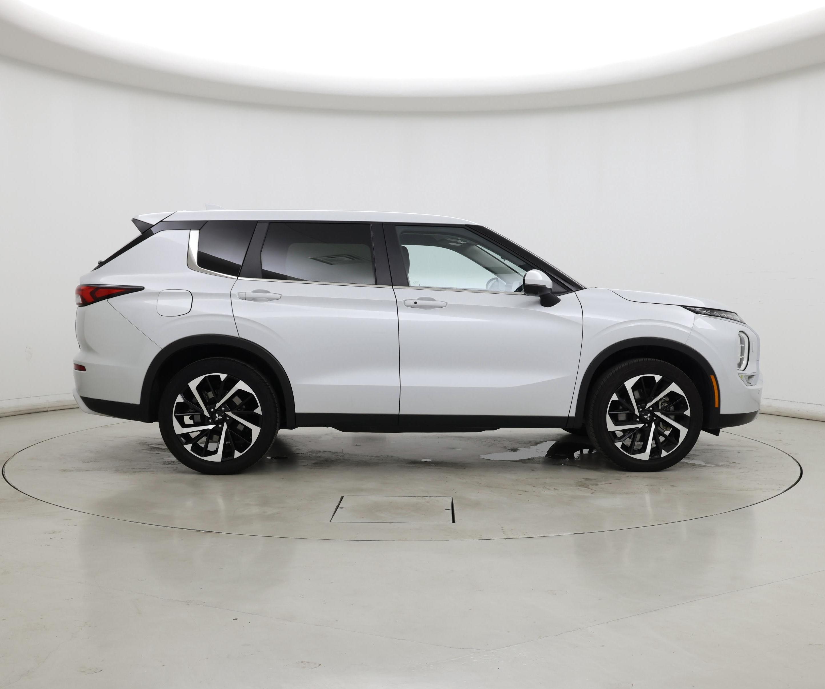 Thumbnail: 2024 Mitsubishi Outlander - 7