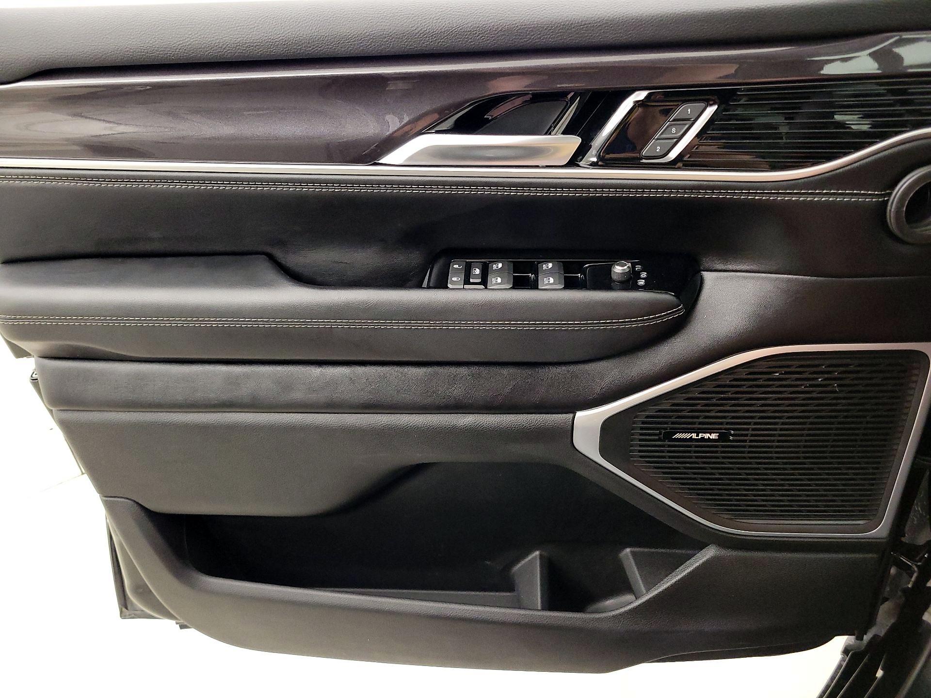 Thumbnail: 2023 Jeep Wagoneer - 12