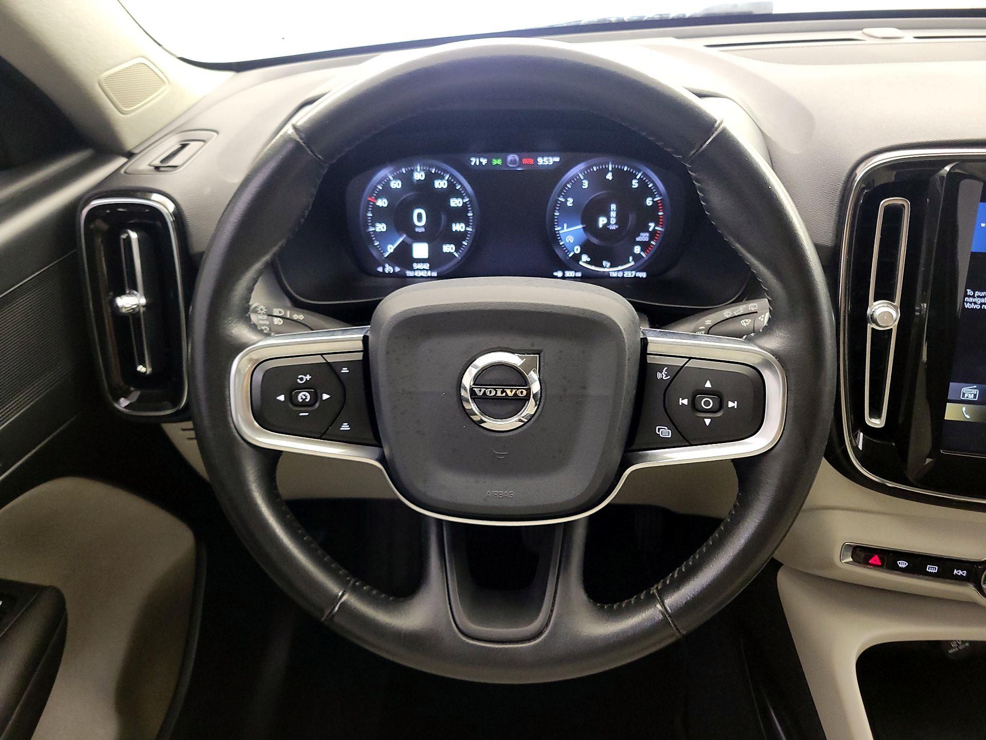 Thumbnail: 2020 Volvo XC40 - 10