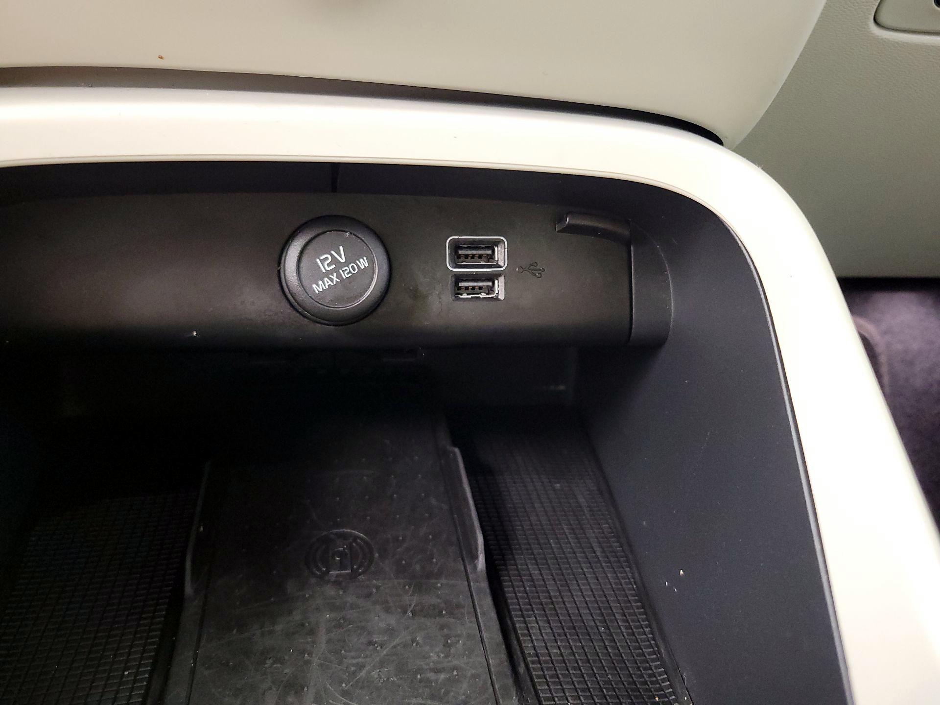 Thumbnail: 2020 Volvo XC40 - 18