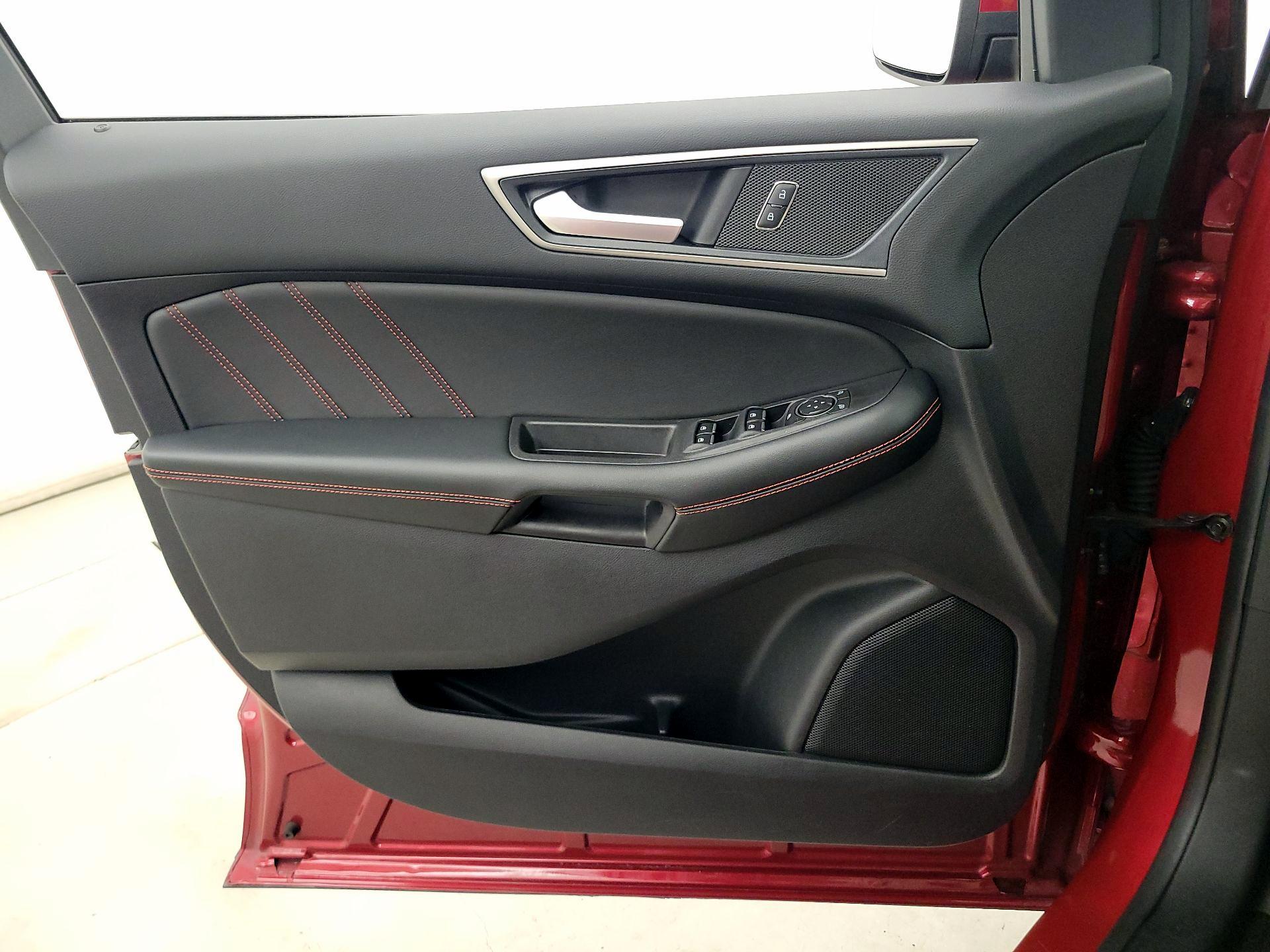 Thumbnail: 2020 Ford Edge - 12