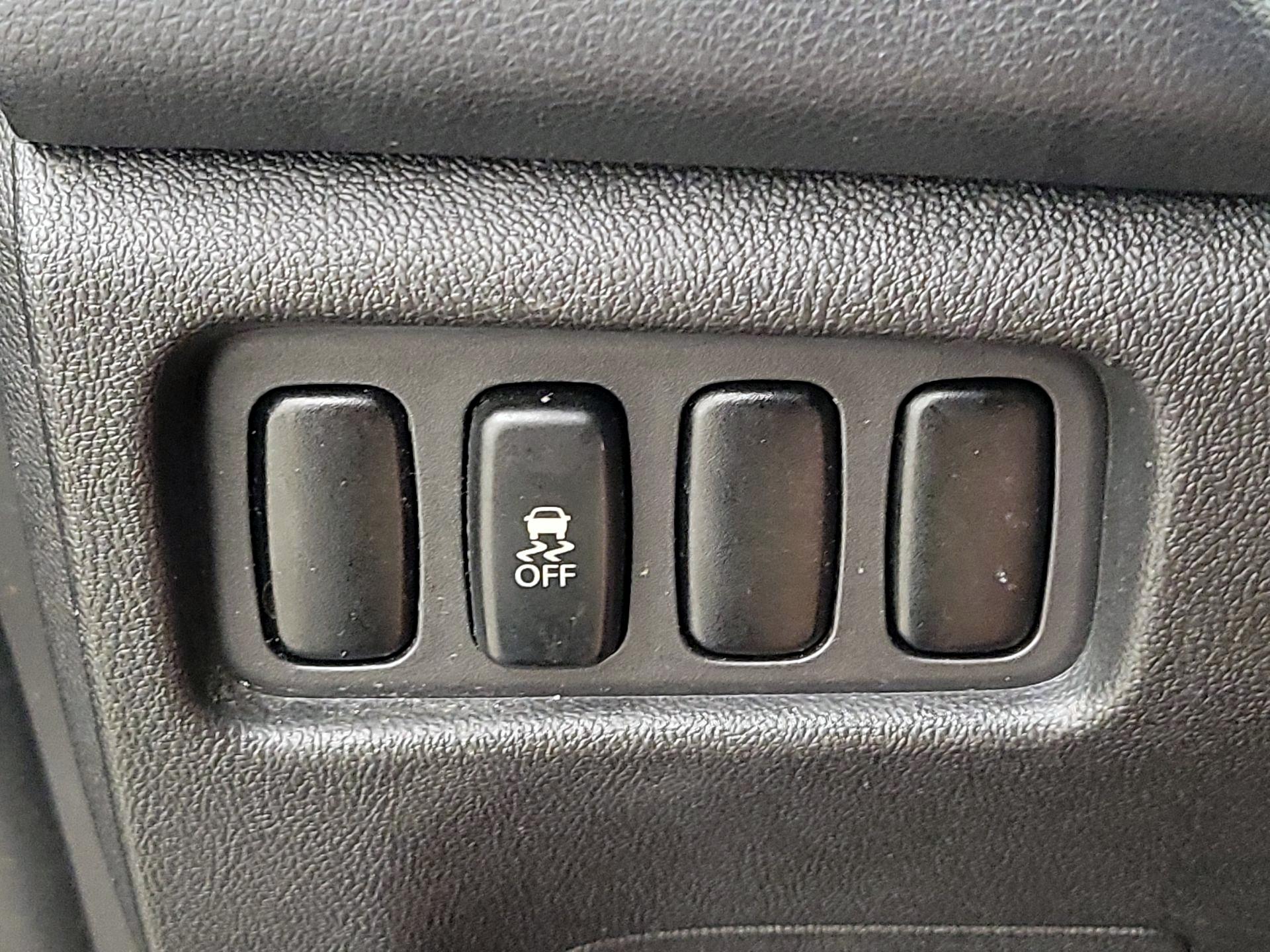 Thumbnail: 2014 Mitsubishi Outlander Sport - 13