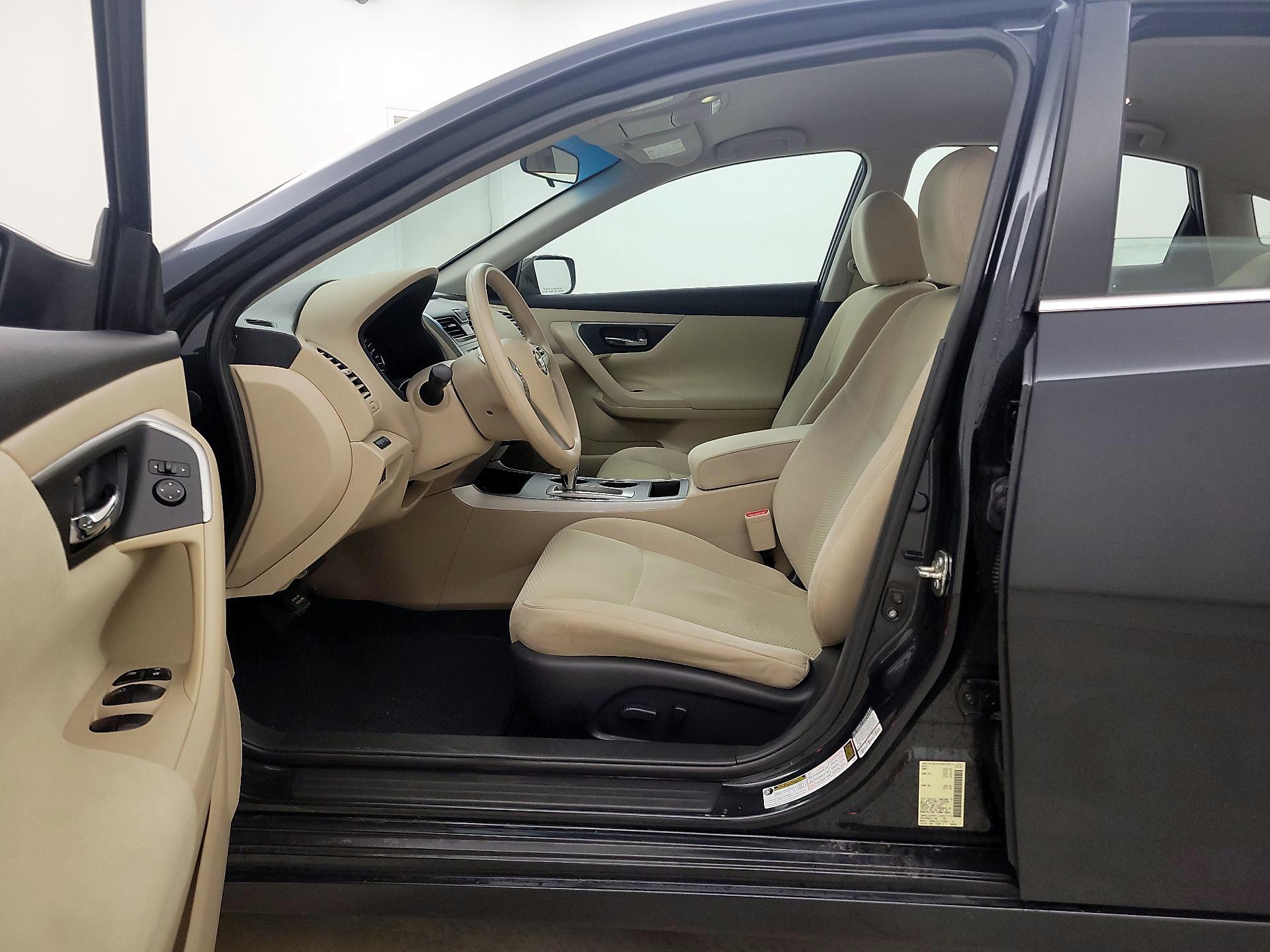 Thumbnail: 2015 Nissan Altima - 11