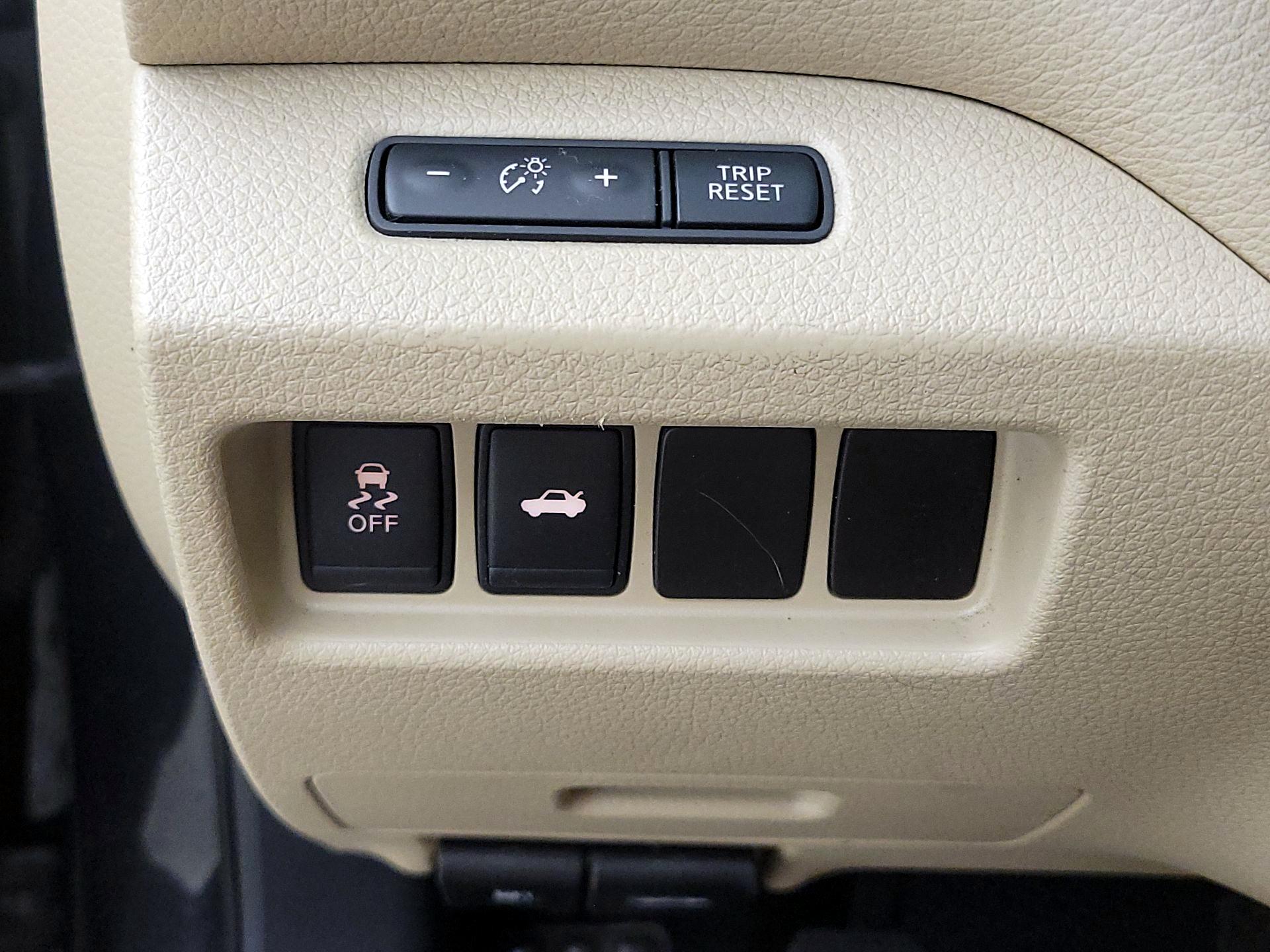 Thumbnail: 2015 Nissan Altima - 13