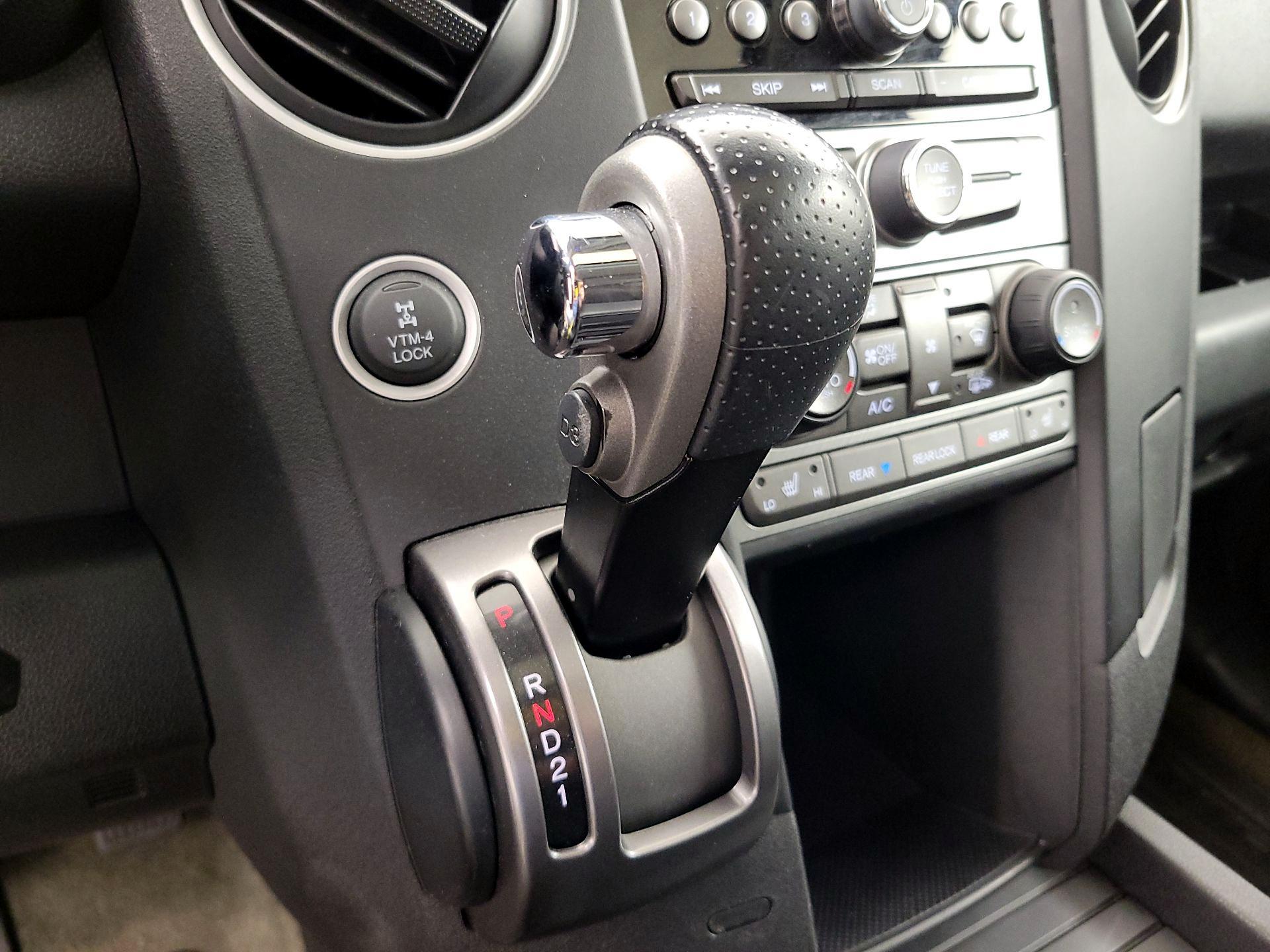 Thumbnail: 2015 Honda Pilot - 17