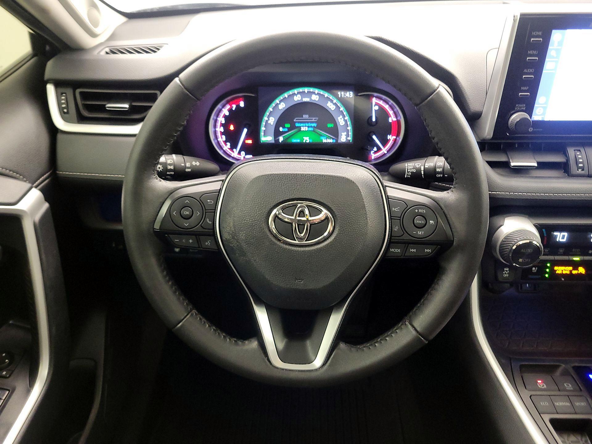Thumbnail: 2021 Toyota RAV4 - 10