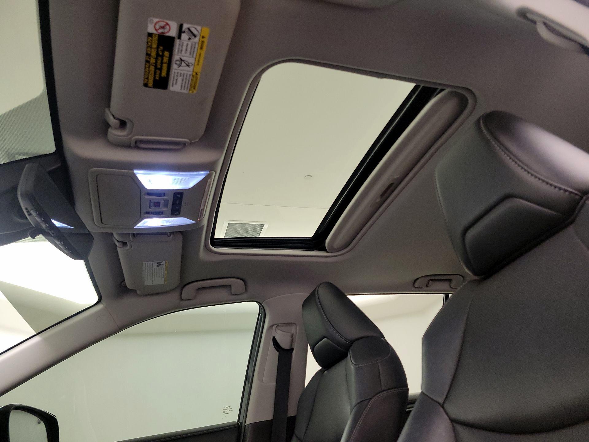 Thumbnail: 2021 Toyota RAV4 - 20