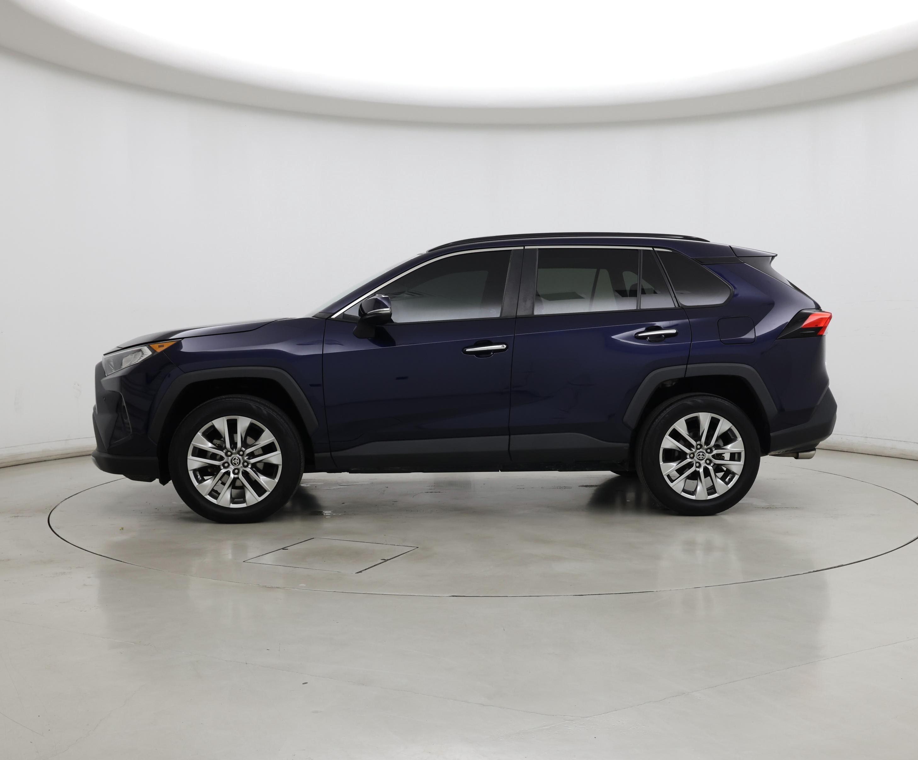 Thumbnail: 2021 Toyota RAV4 - 3