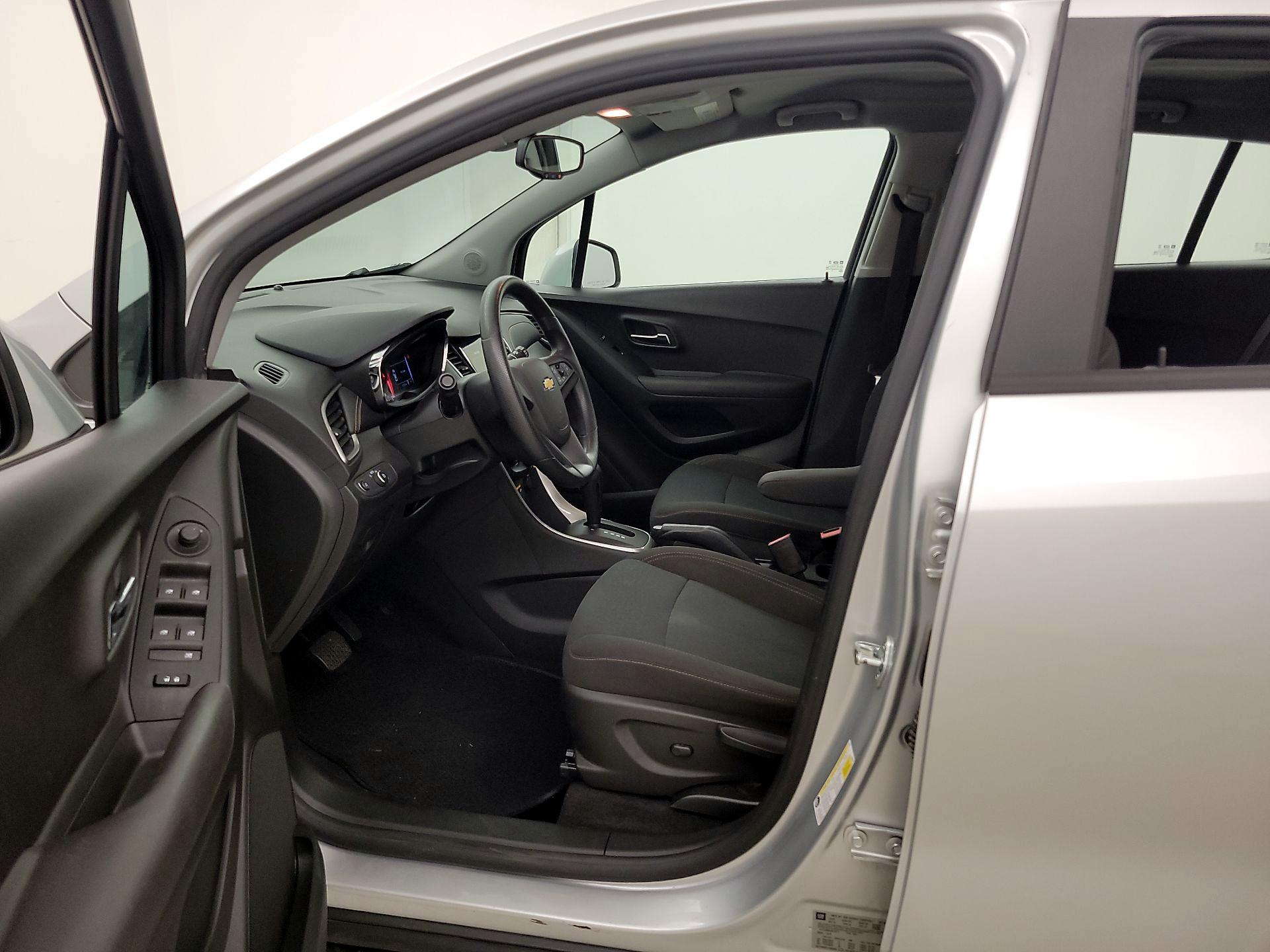 Thumbnail: 2018 Chevrolet Trax - 11