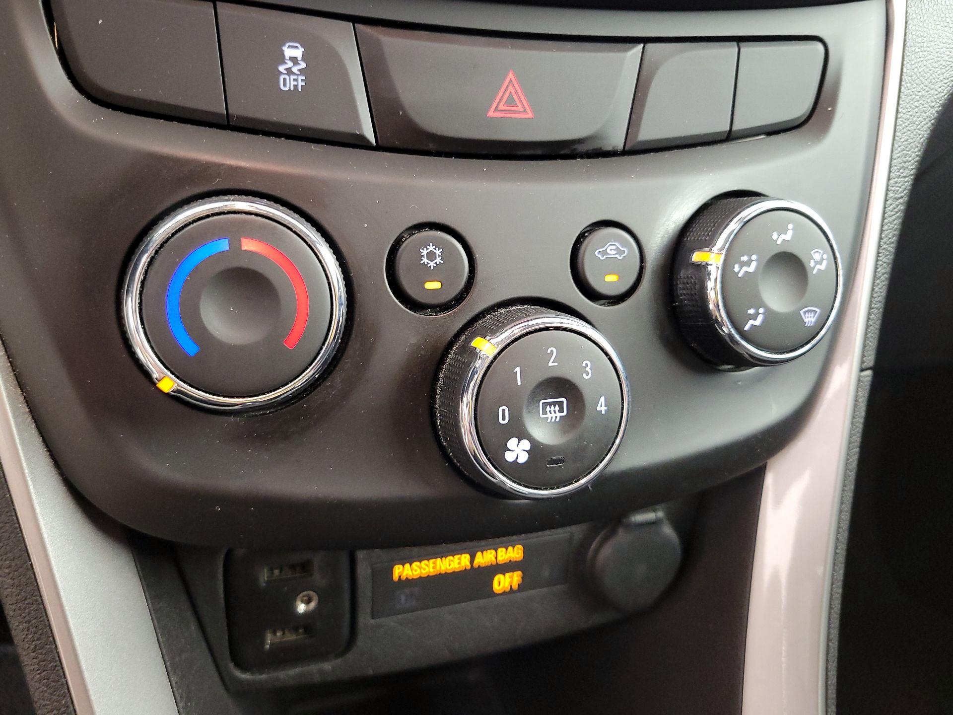 Thumbnail: 2018 Chevrolet Trax - 16
