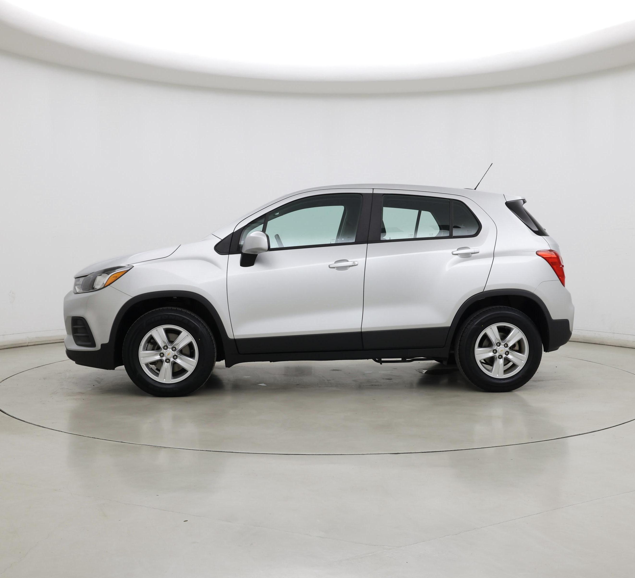 Thumbnail: 2018 Chevrolet Trax - 3