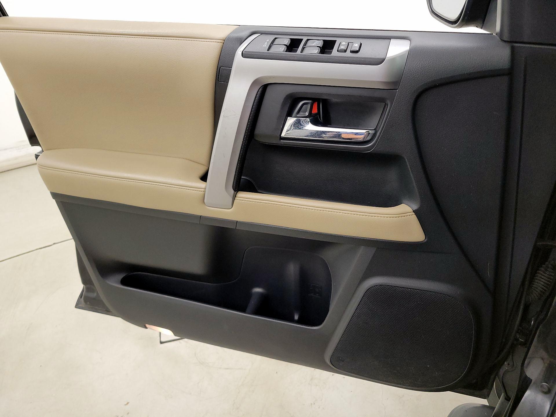 Thumbnail: 2016 Toyota 4Runner - 12