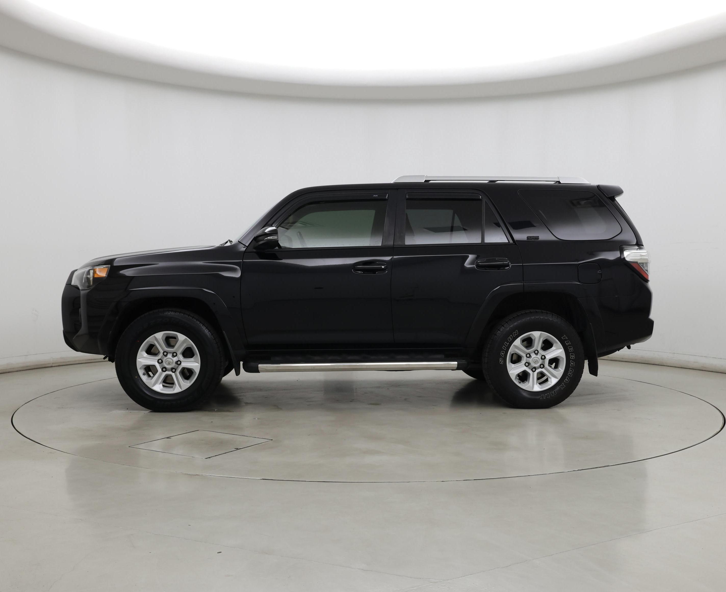 Thumbnail: 2016 Toyota 4Runner - 3