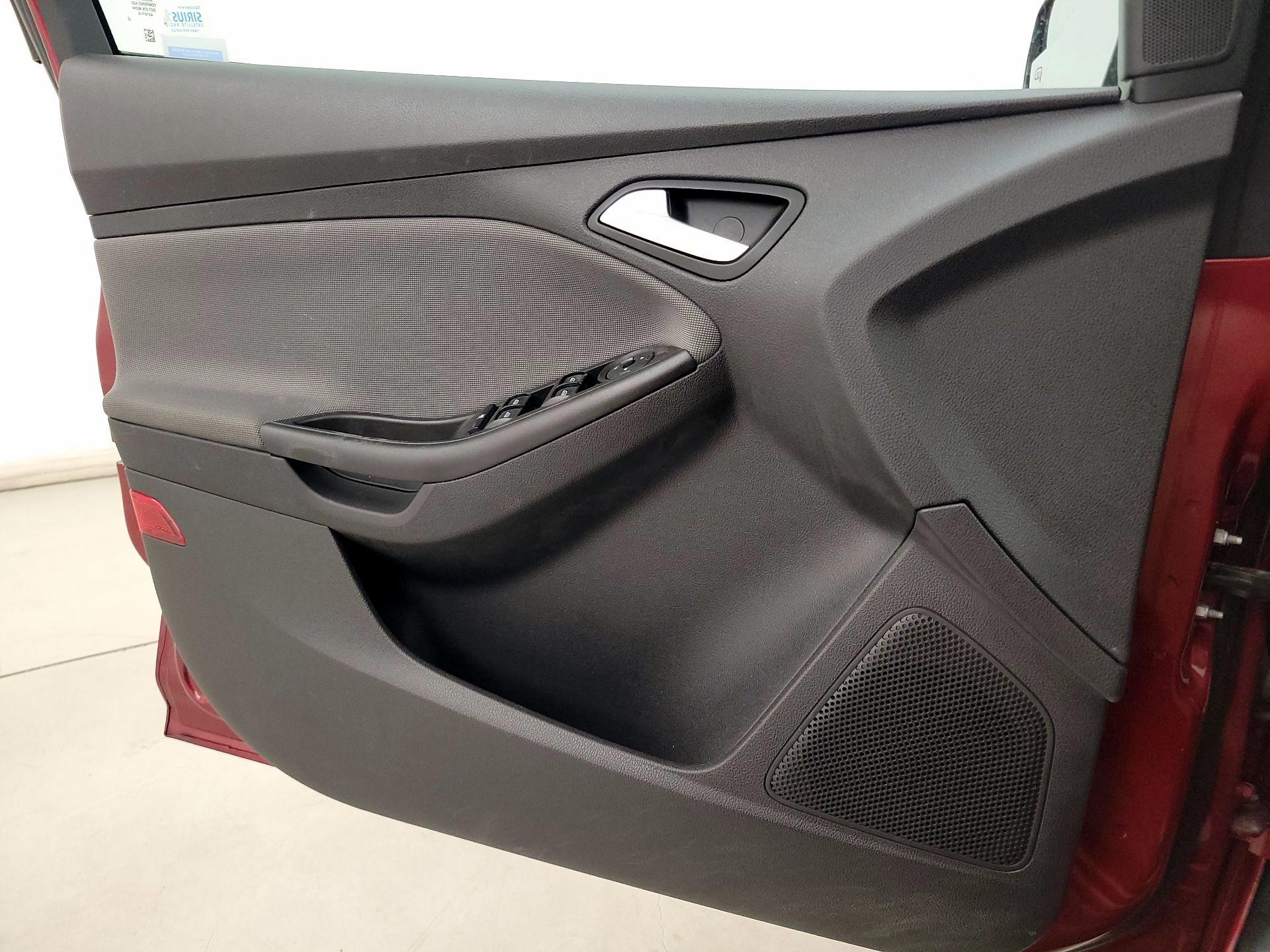 Thumbnail: 2014 Ford Focus - 12