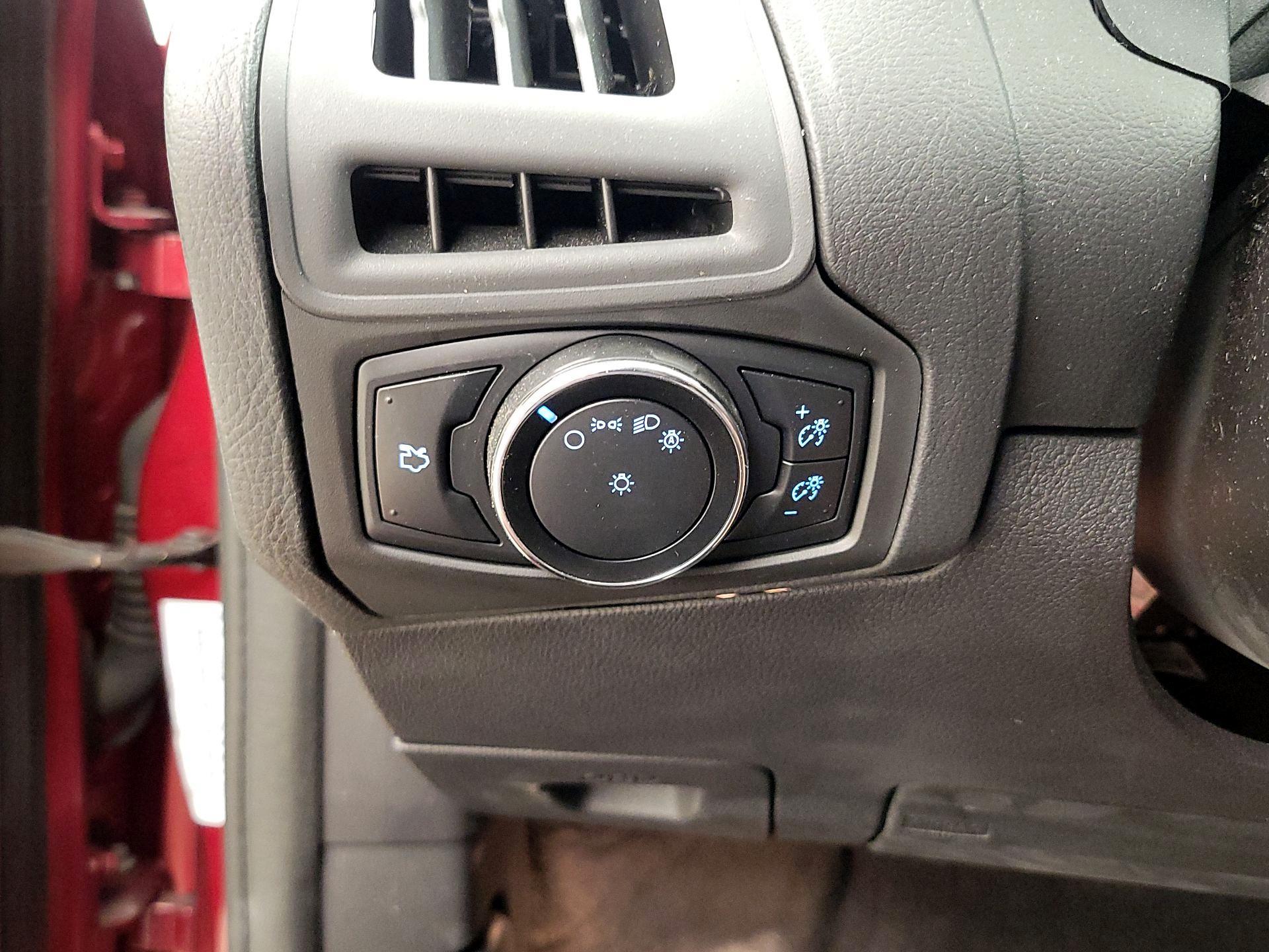 Thumbnail: 2014 Ford Focus - 13